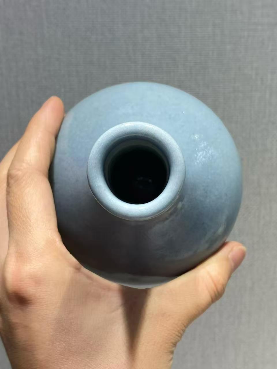 仿汝釉天球瓶