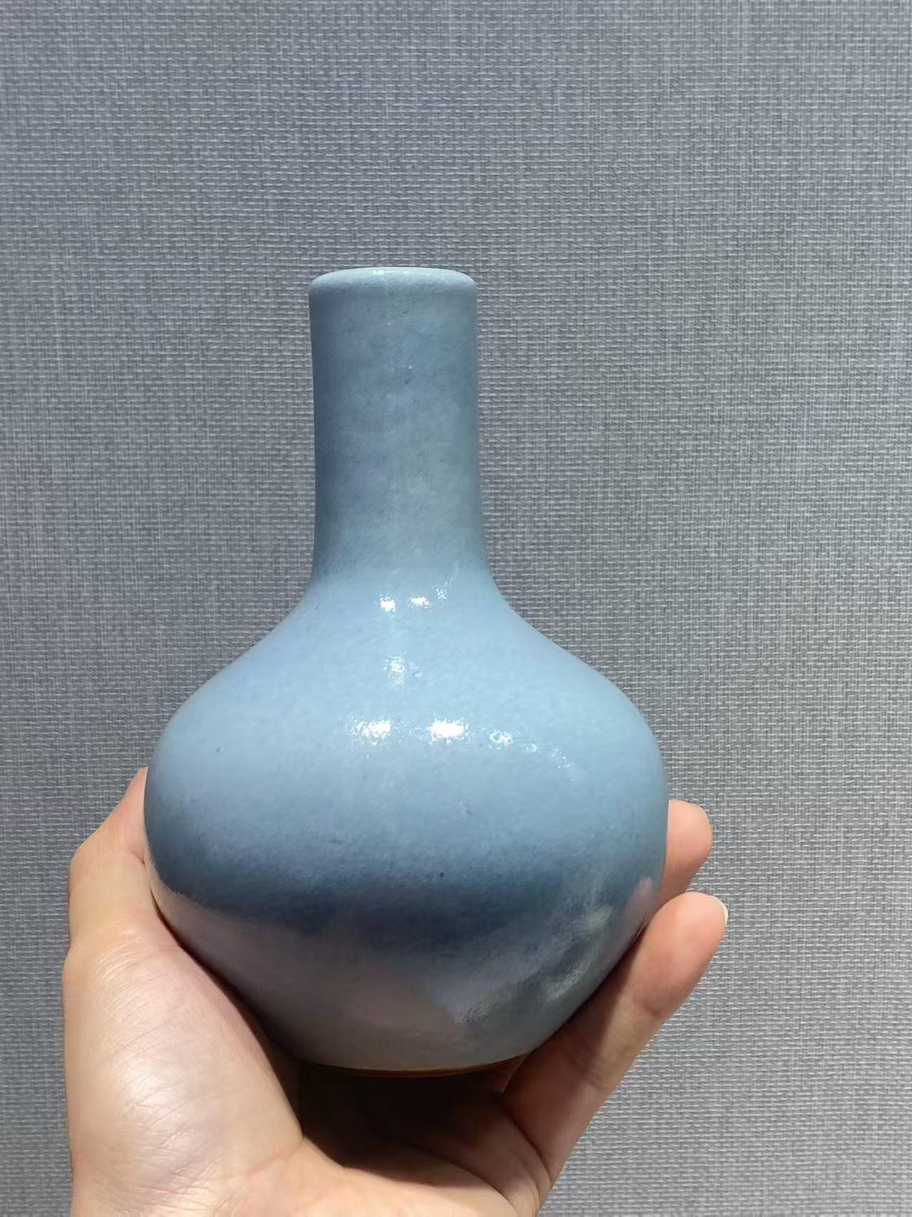 仿汝釉天球瓶