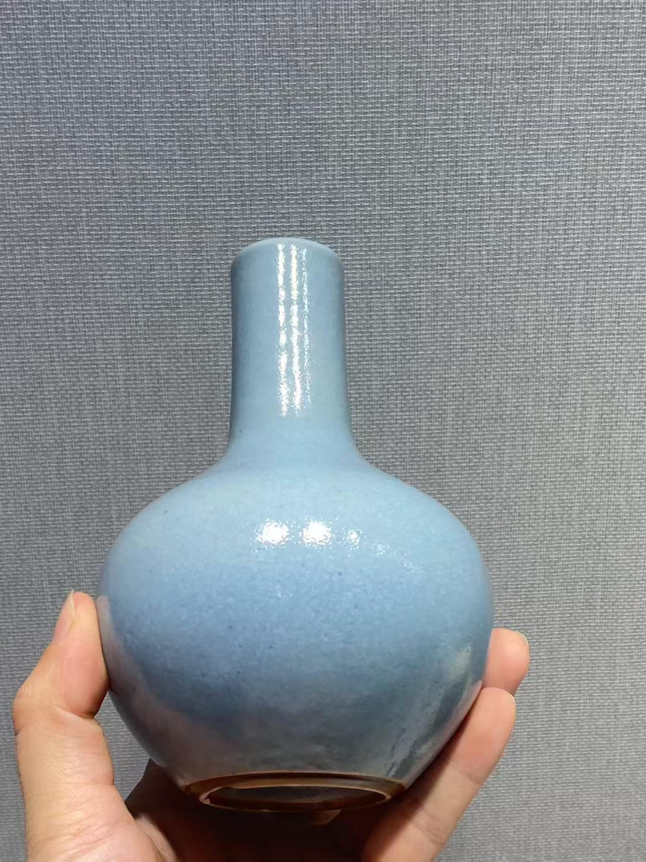 仿汝釉天球瓶