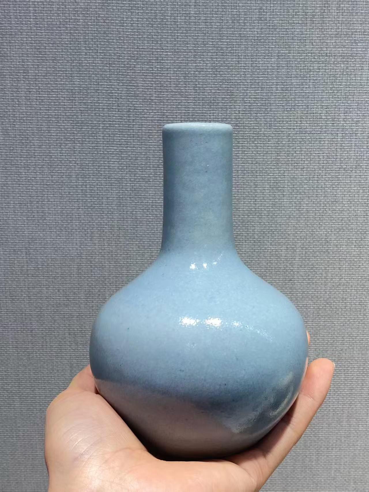 仿汝釉天球瓶