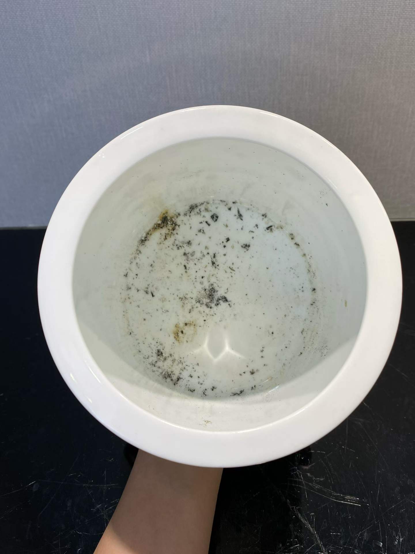 粉彩雪景人物图笔筒