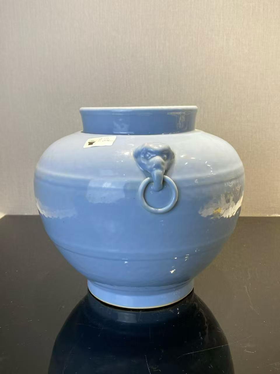天蓝釉铺首尊