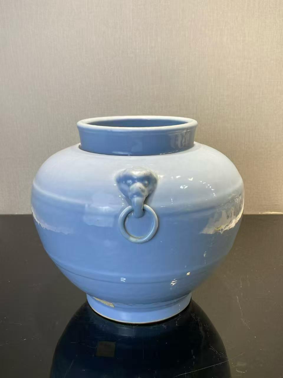 天蓝釉铺首尊