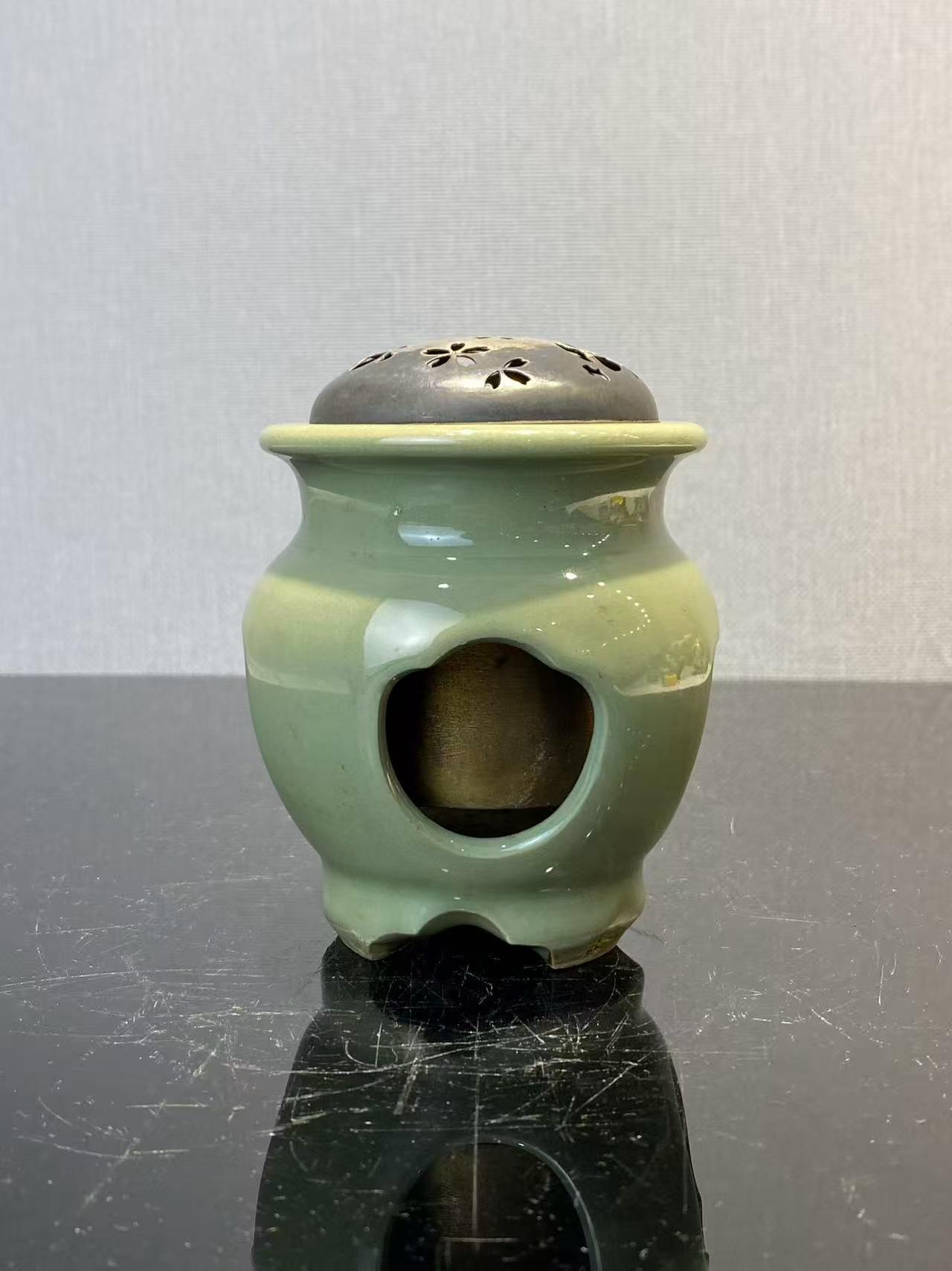 龙泉窑青釉香炉