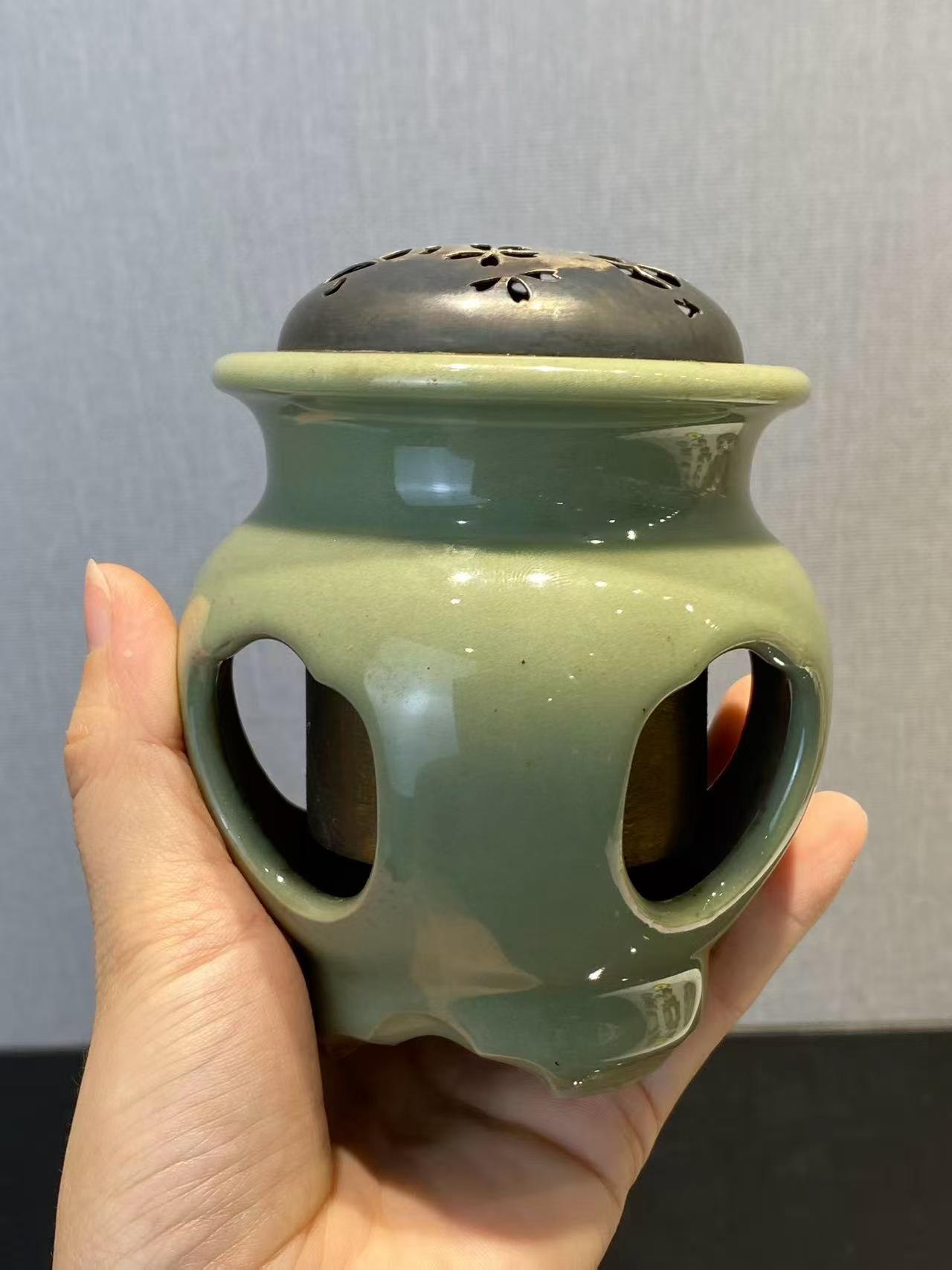 龙泉窑青釉香炉