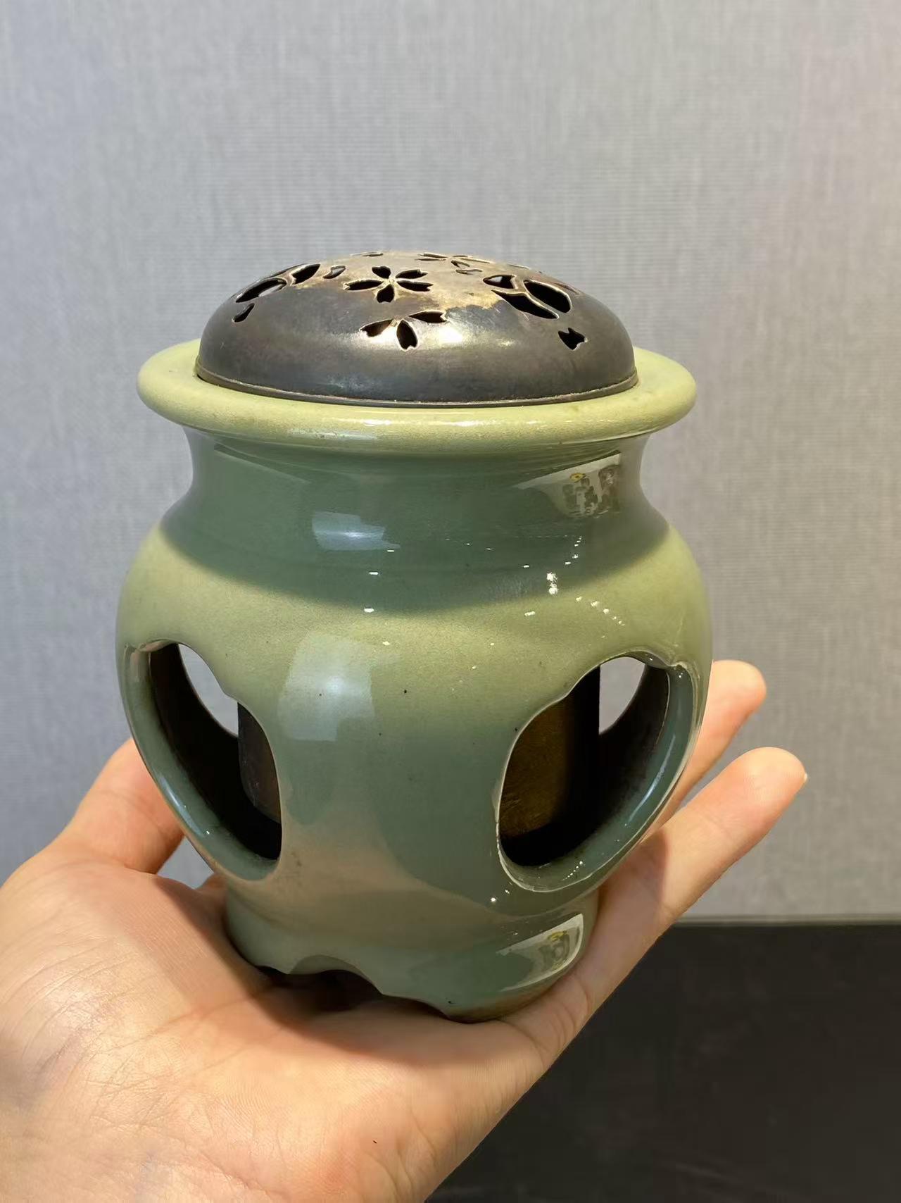 龙泉窑青釉香炉