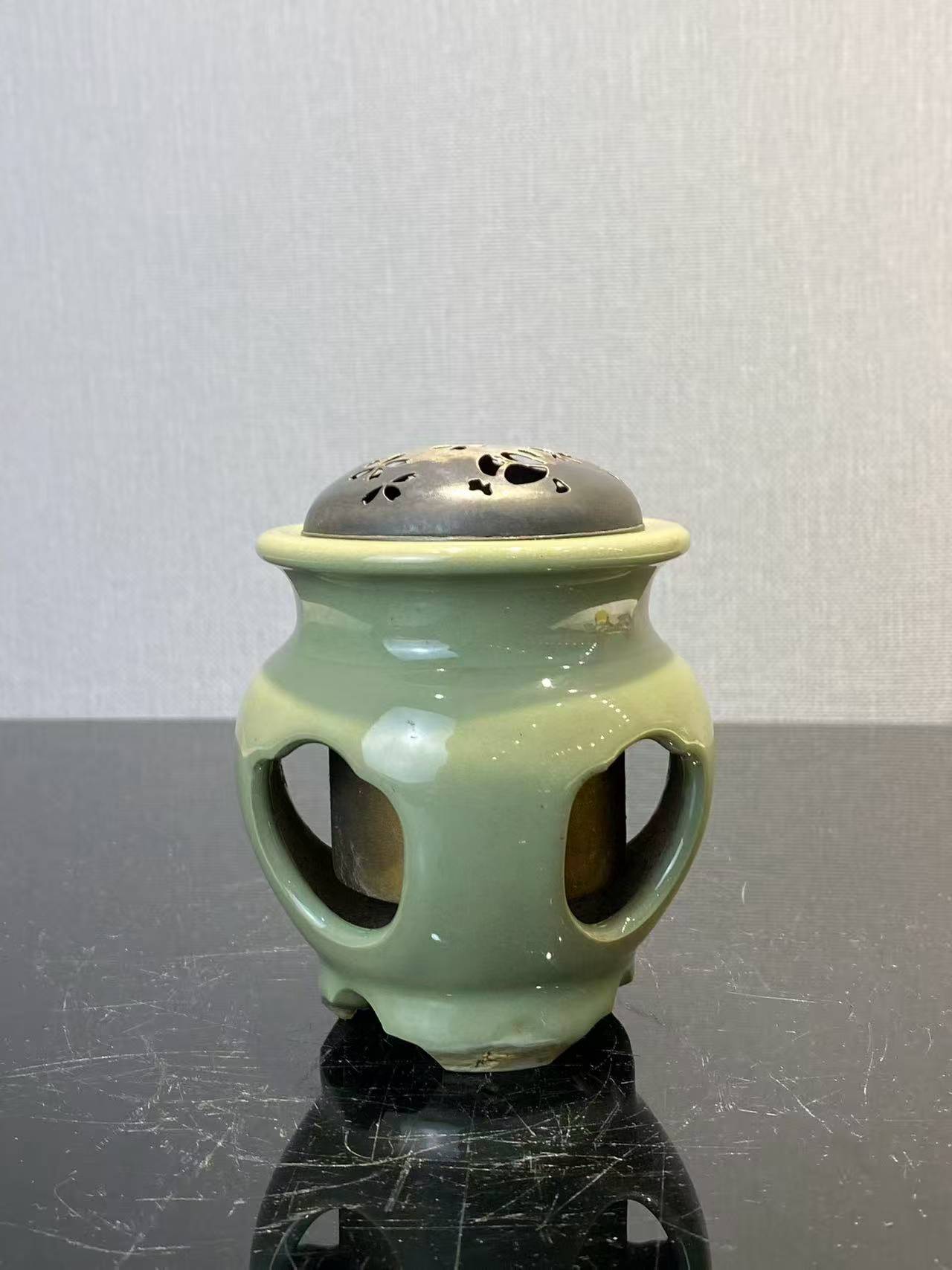 龙泉窑青釉香炉