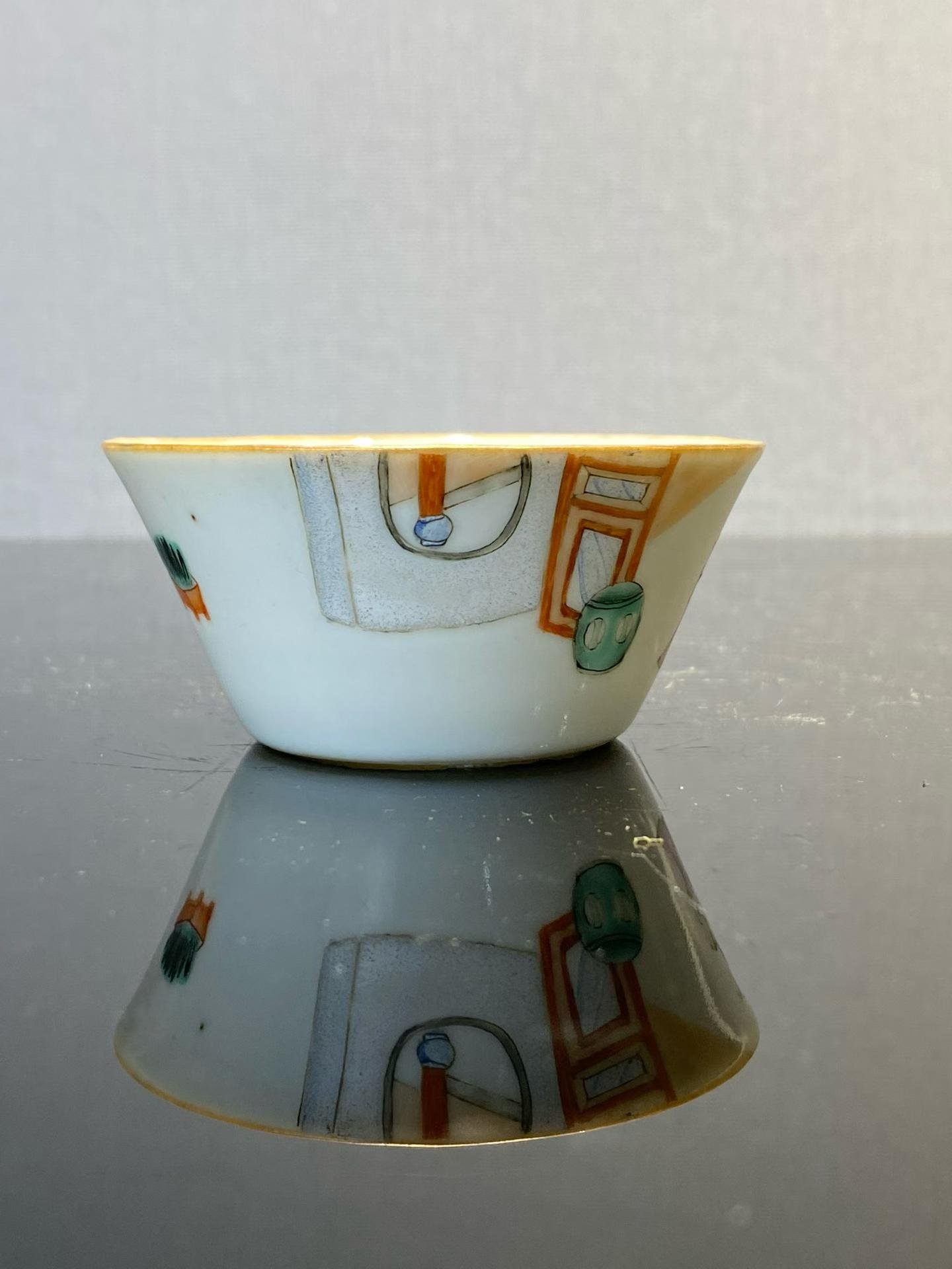 粉彩西厢记纹马蹄杯