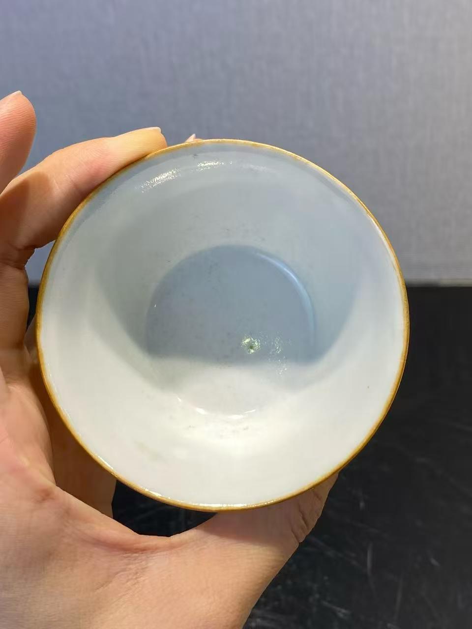 粉彩西厢记纹马蹄杯