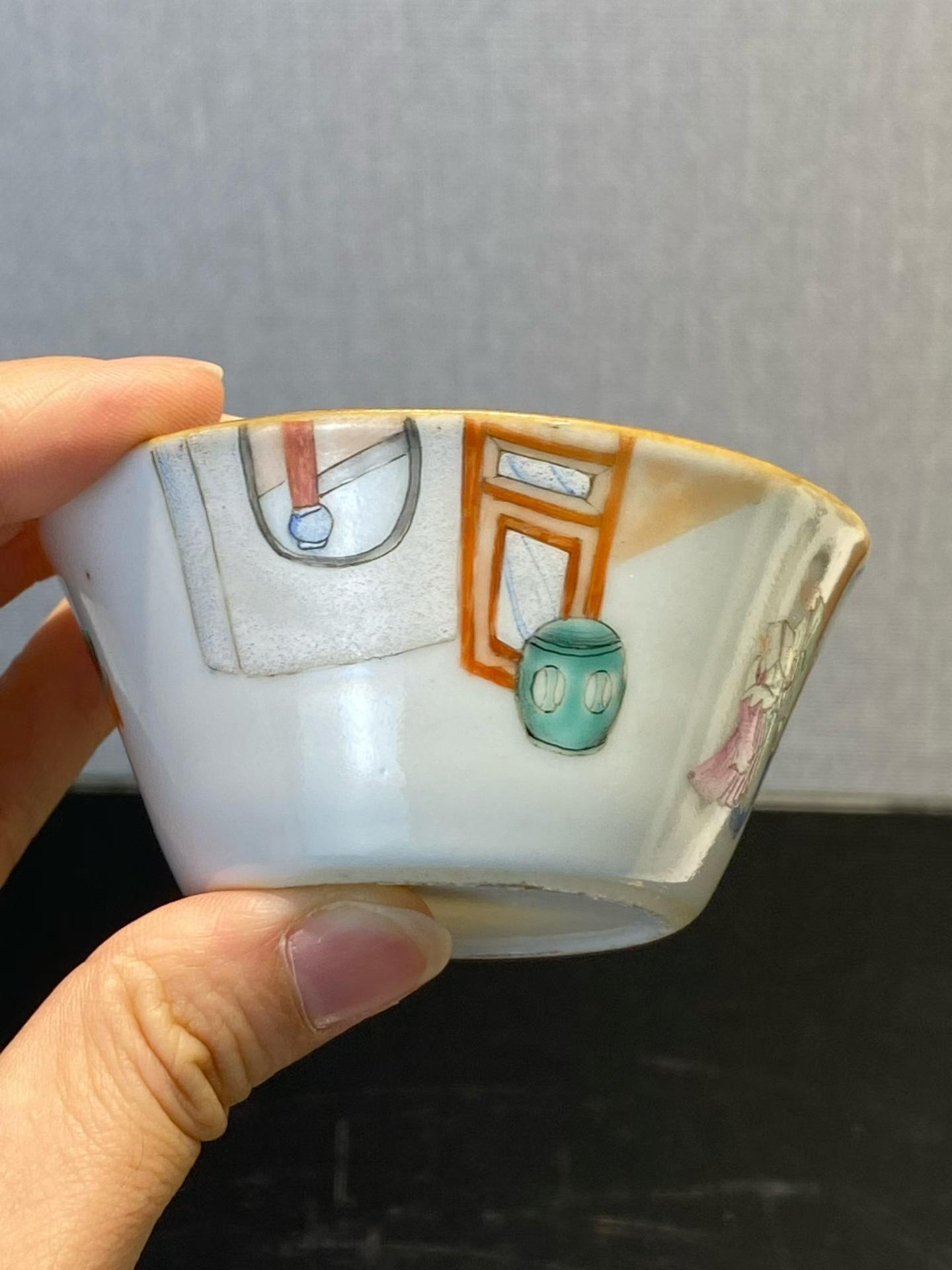 粉彩西厢记纹马蹄杯