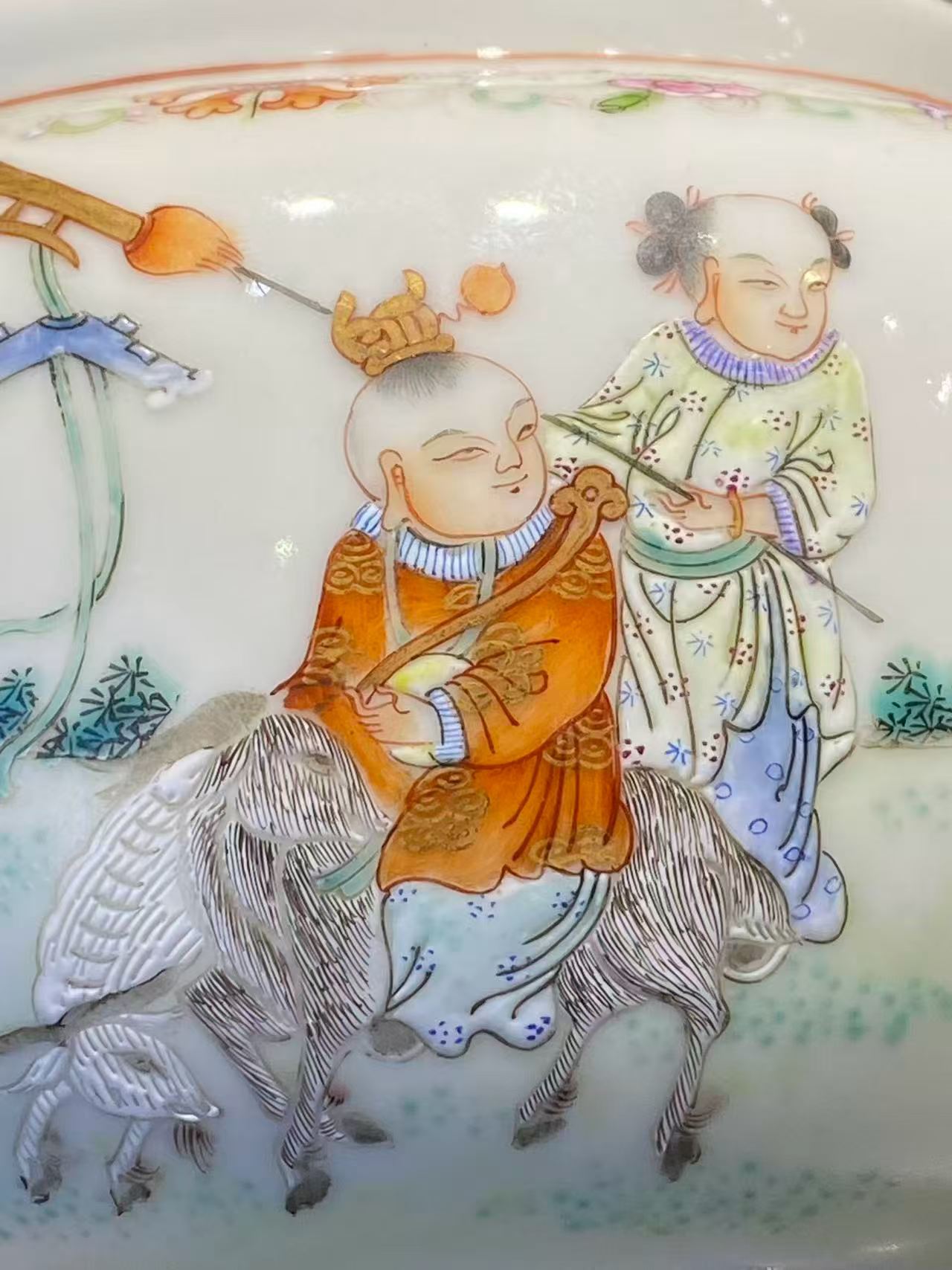 粉彩婴戏图茶壶