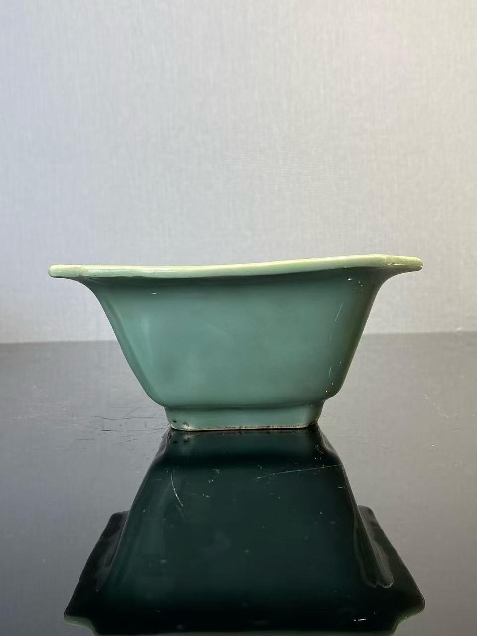 景德镇窑双鱼洗带木盒