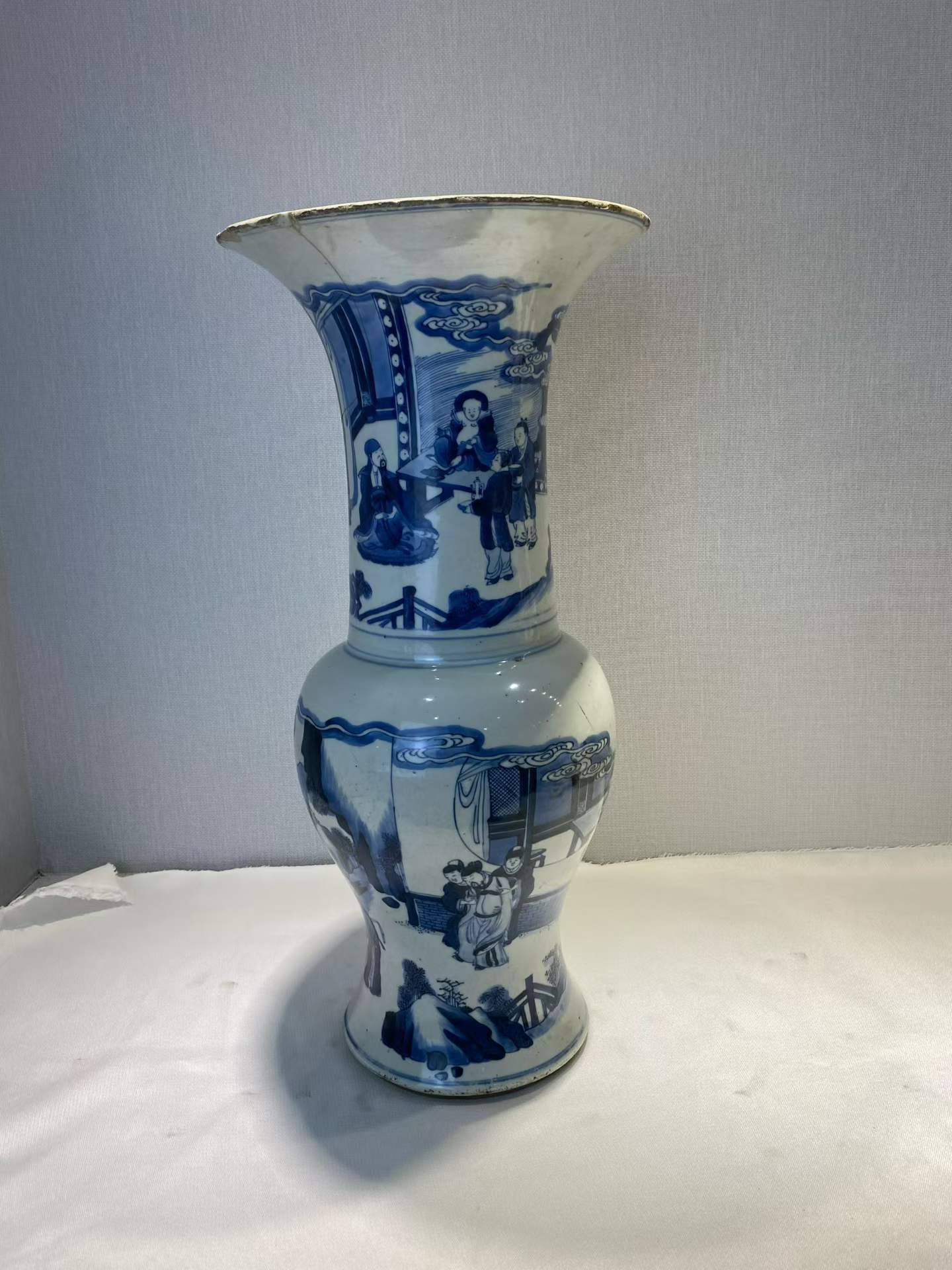 青花人物故事纹花觚