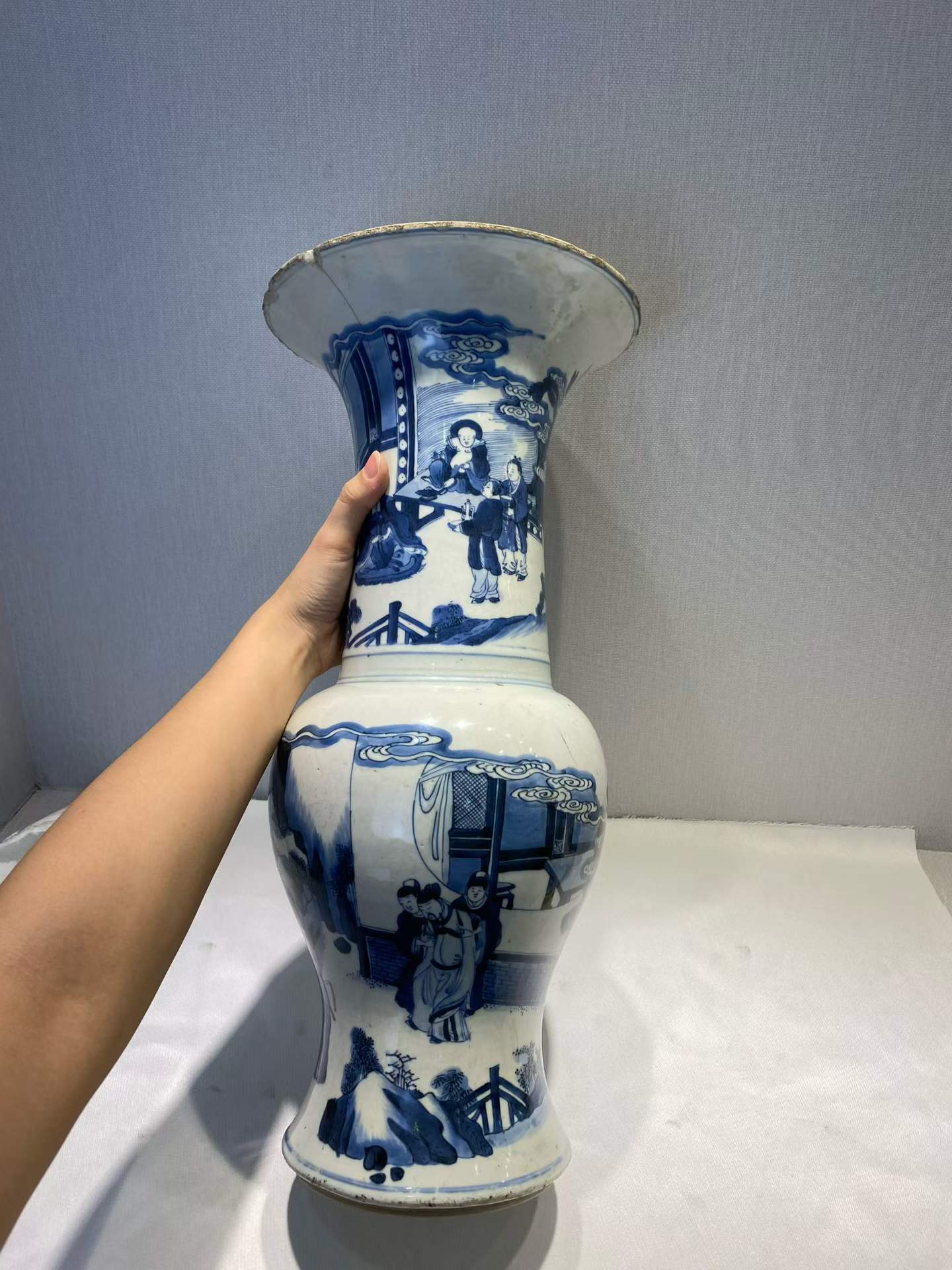 青花人物故事纹花觚