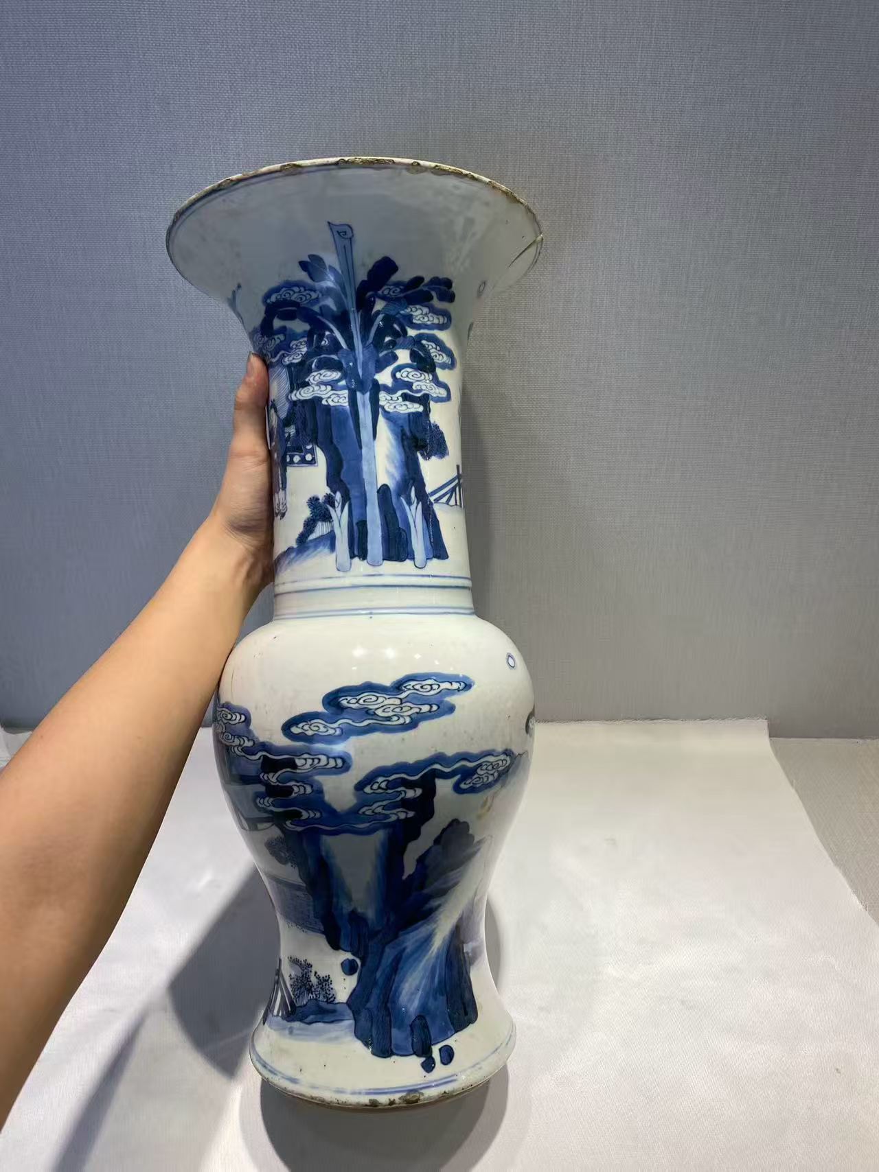青花人物故事纹花觚