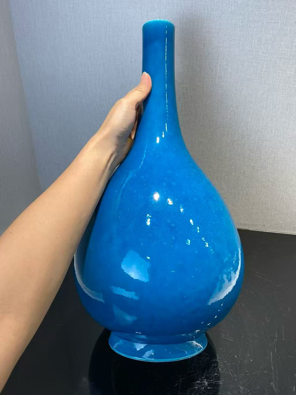 孔雀蓝釉锥把瓶