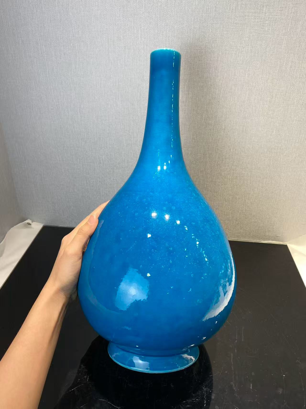 孔雀蓝釉锥把瓶