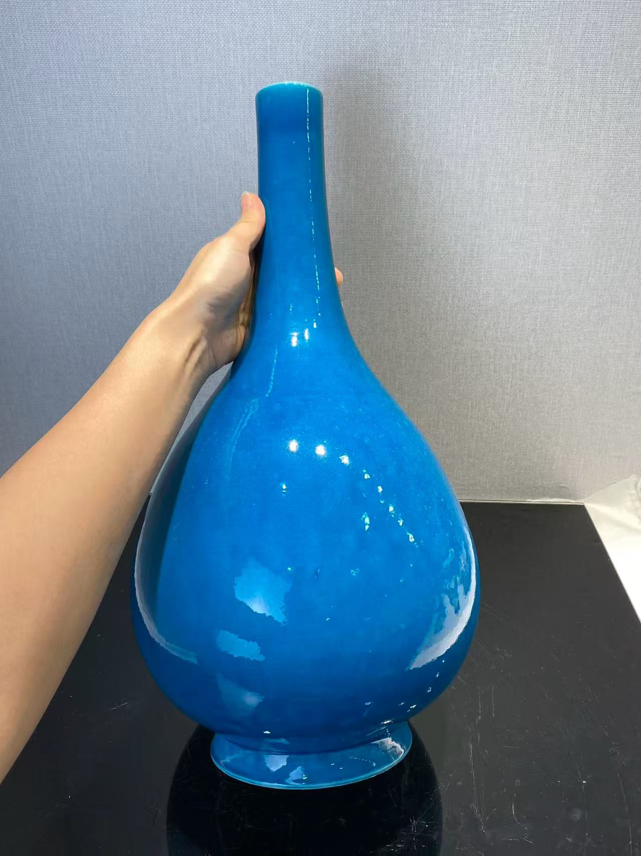 孔雀蓝釉锥把瓶