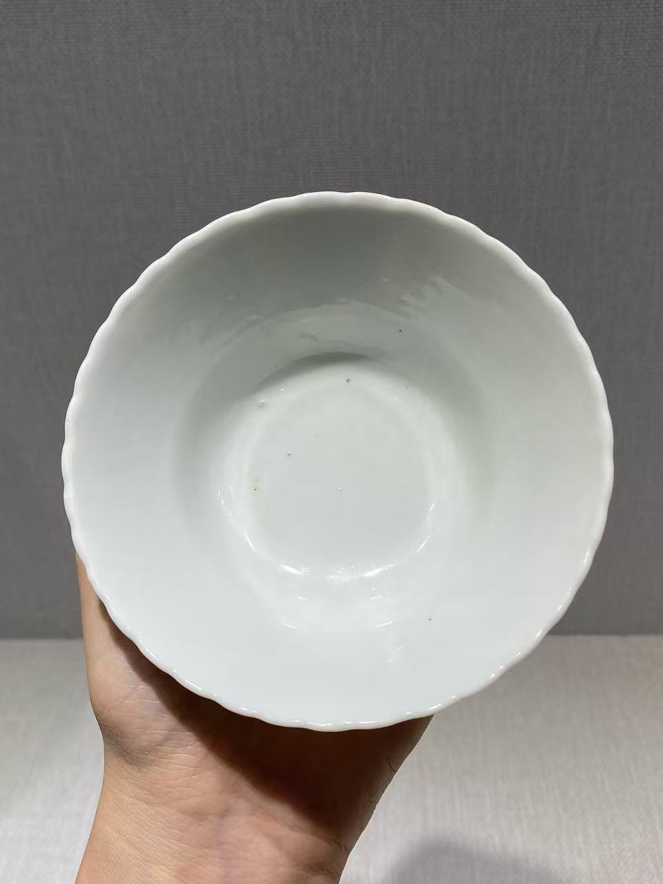 粉彩洞石兰花诗文碗