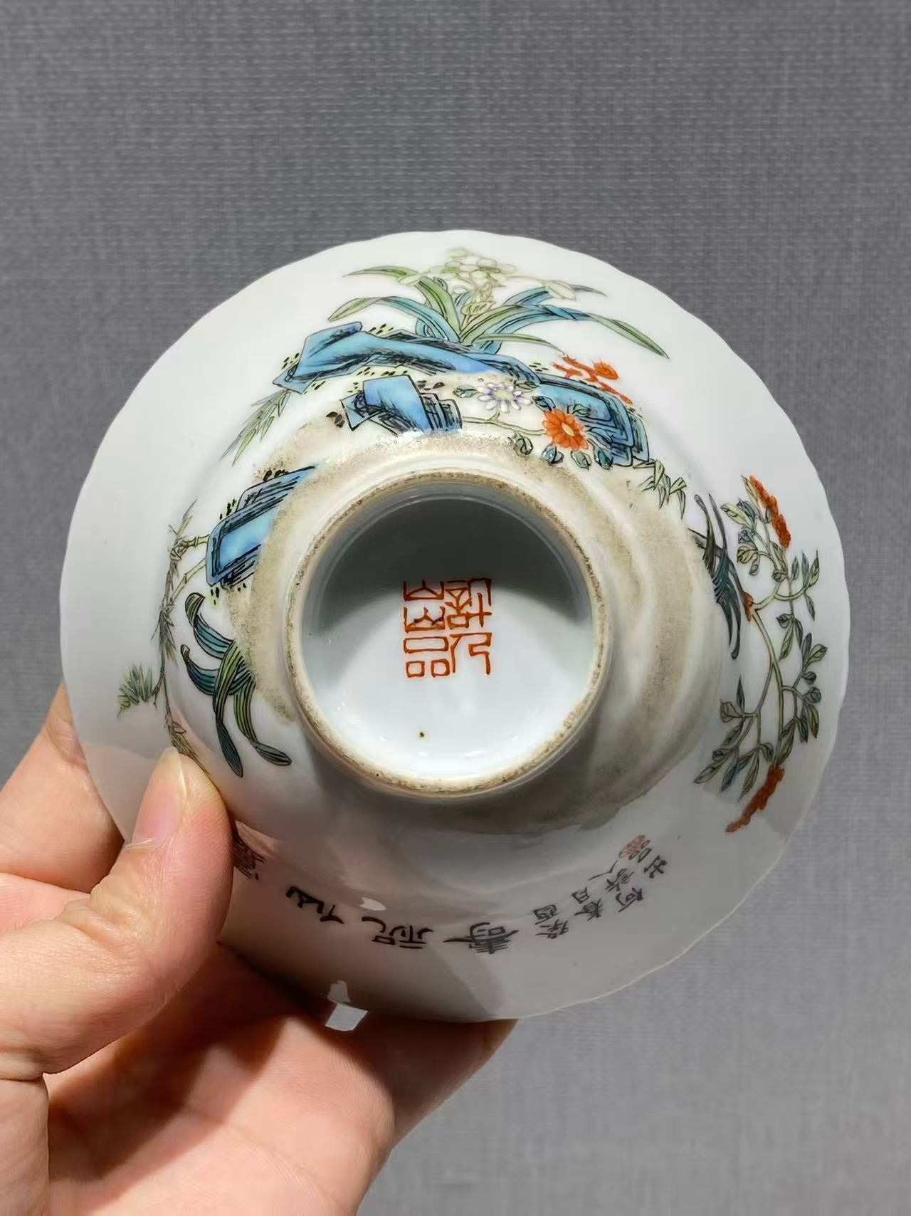 粉彩洞石兰花诗文碗