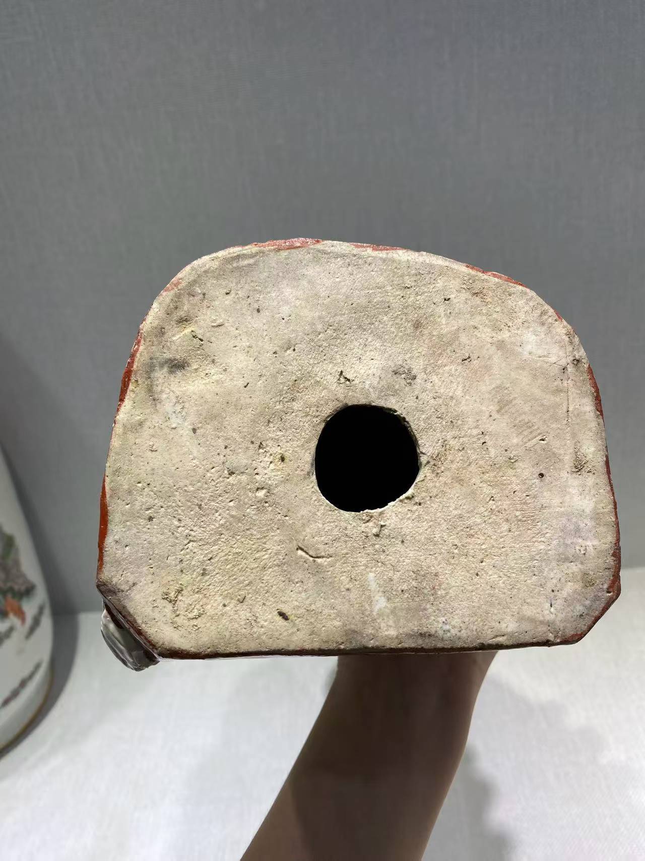 粉彩关羽读春秋塑像