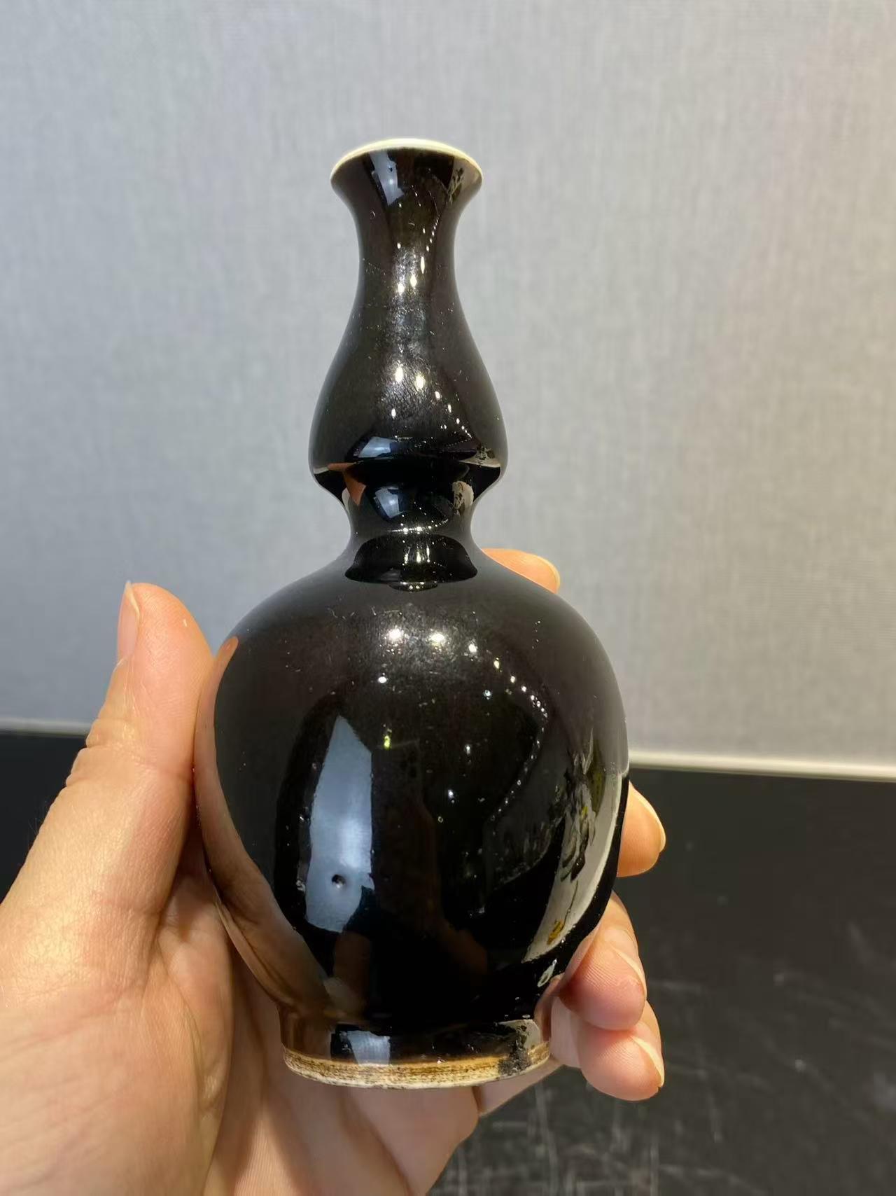 乌金釉葫芦瓶一对