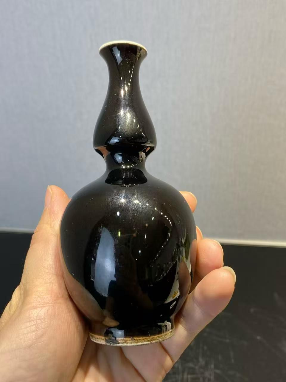 乌金釉葫芦瓶一对