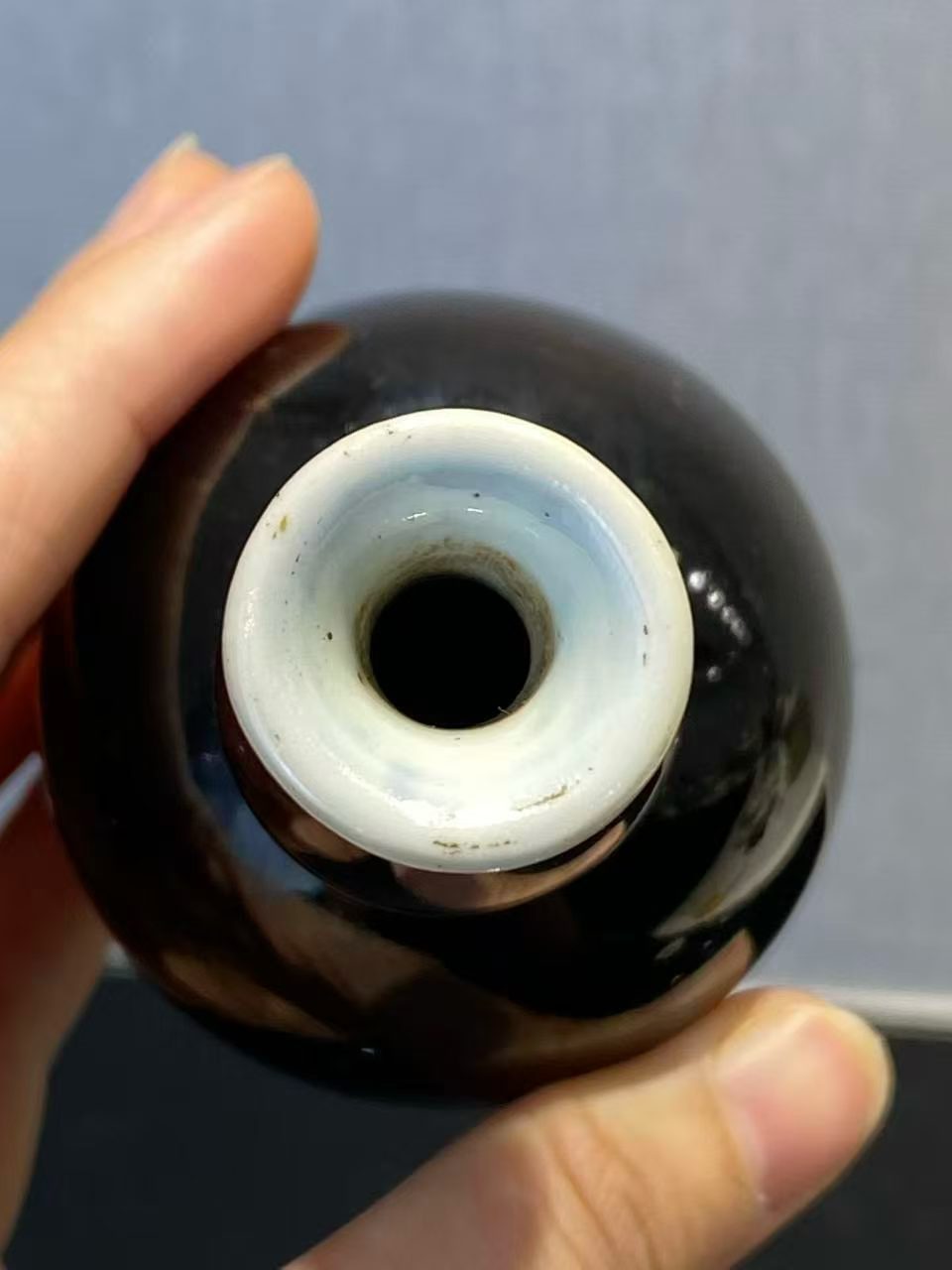 乌金釉葫芦瓶一对
