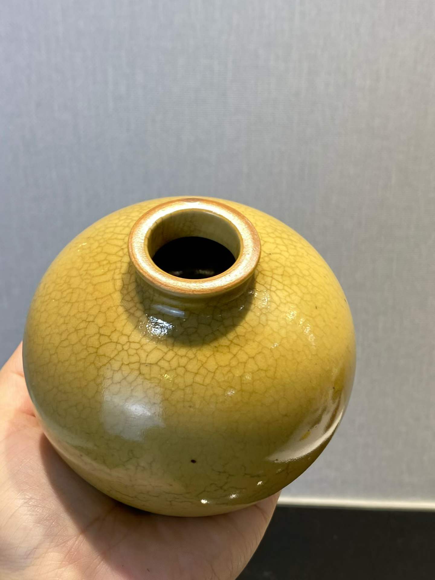 黄哥釉嘟噜瓶