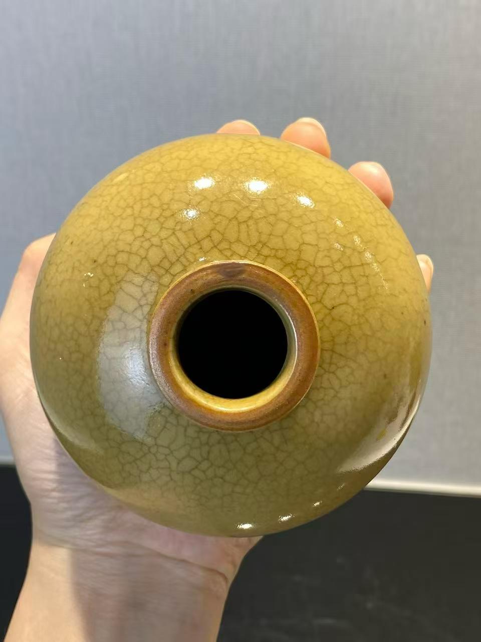 黄哥釉嘟噜瓶