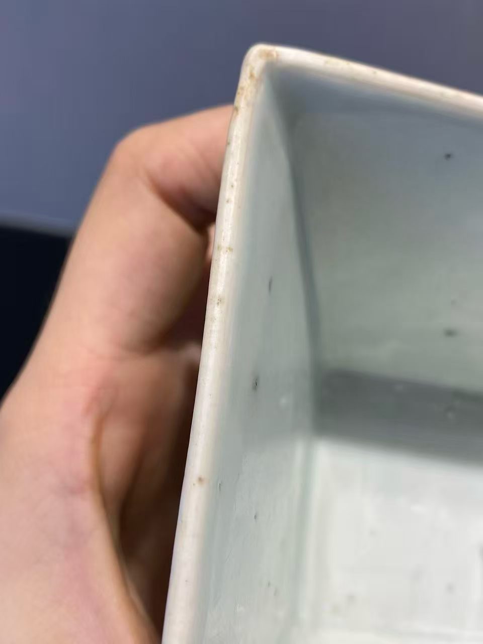 粉彩缠枝莲纹方斗杯