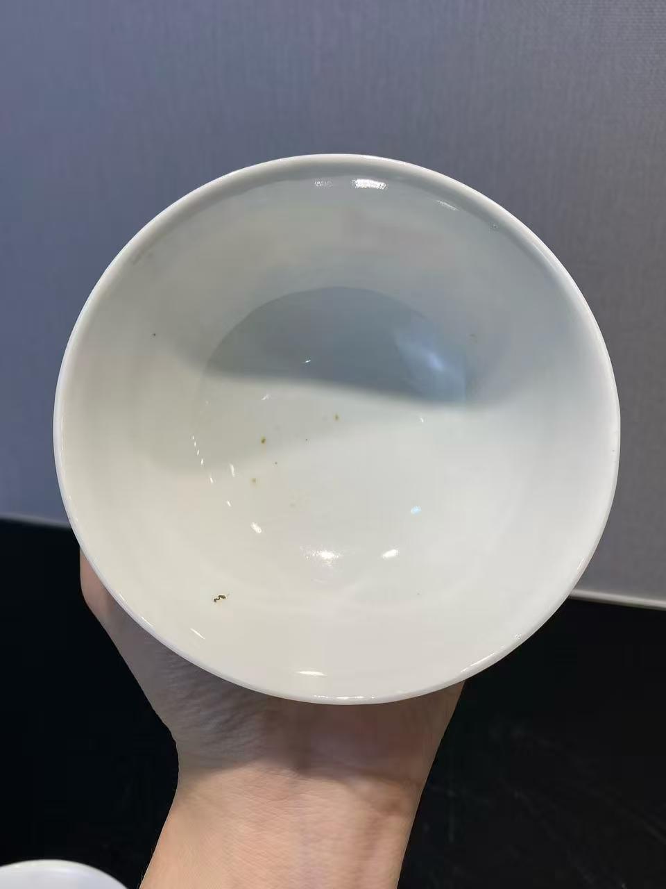 青花矾红双龙戏珠纹碗一对
