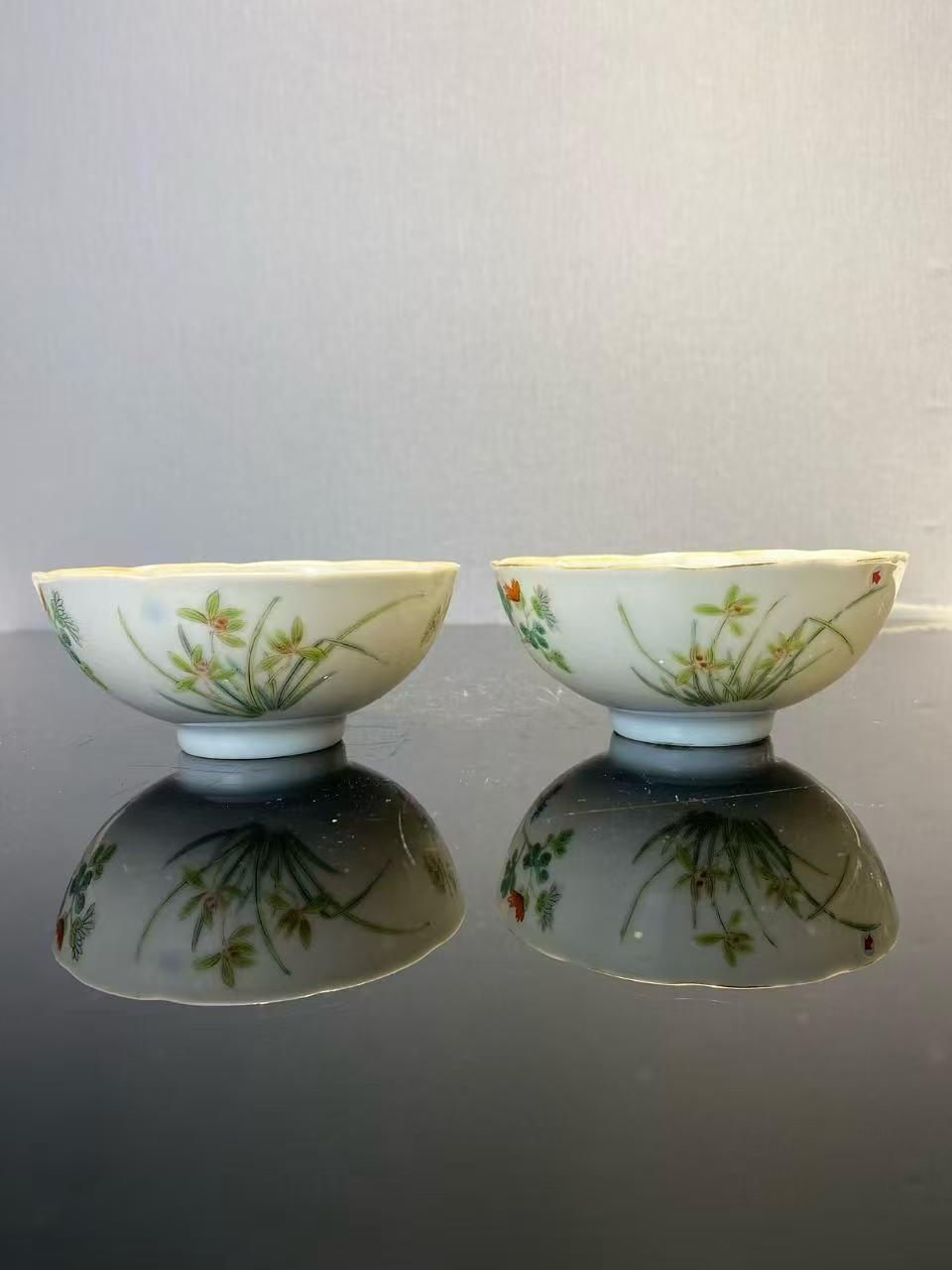 粉彩四季花卉纹碗一对