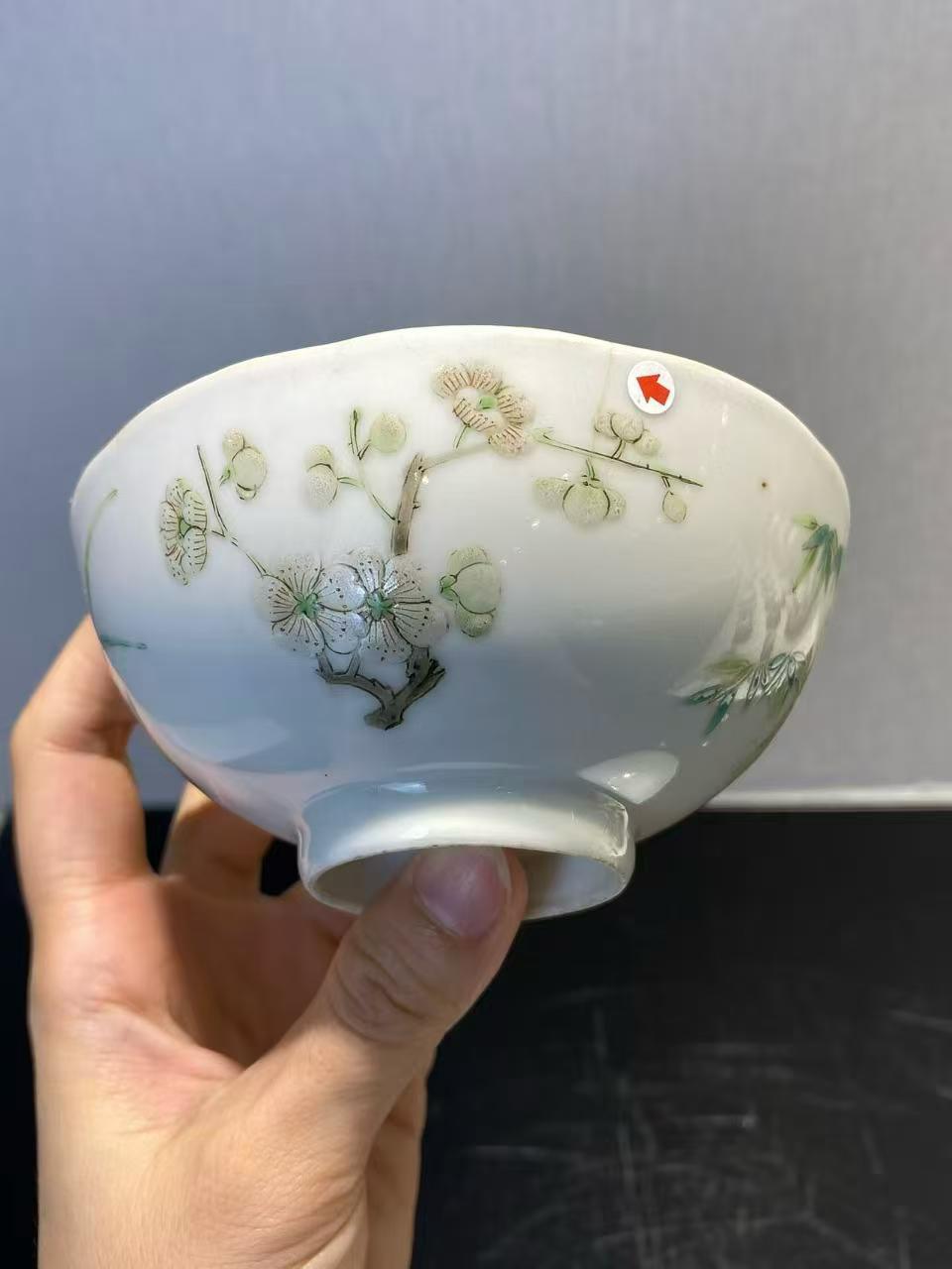 粉彩四季花卉纹碗一对