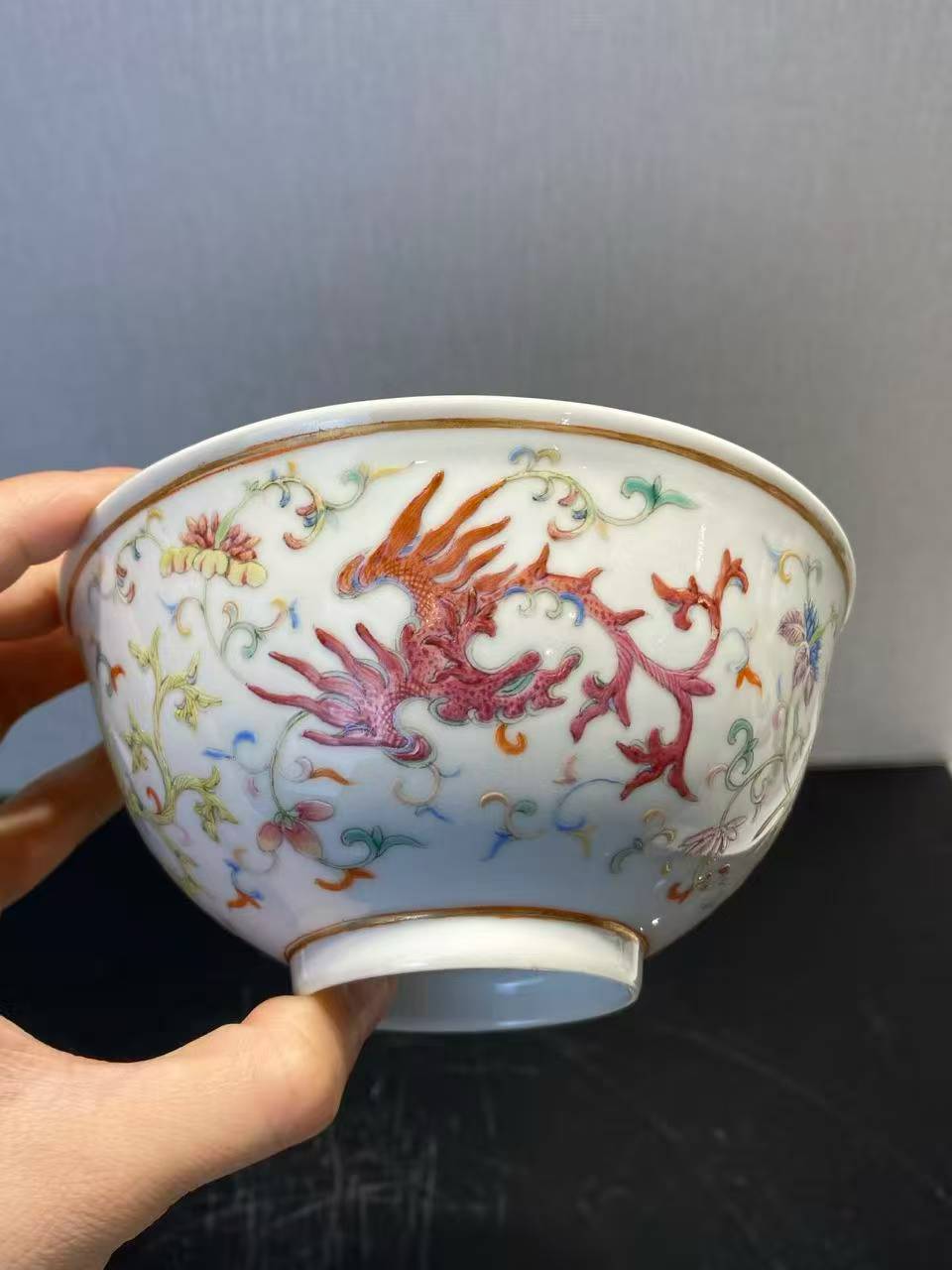粉彩夔凤纹碗