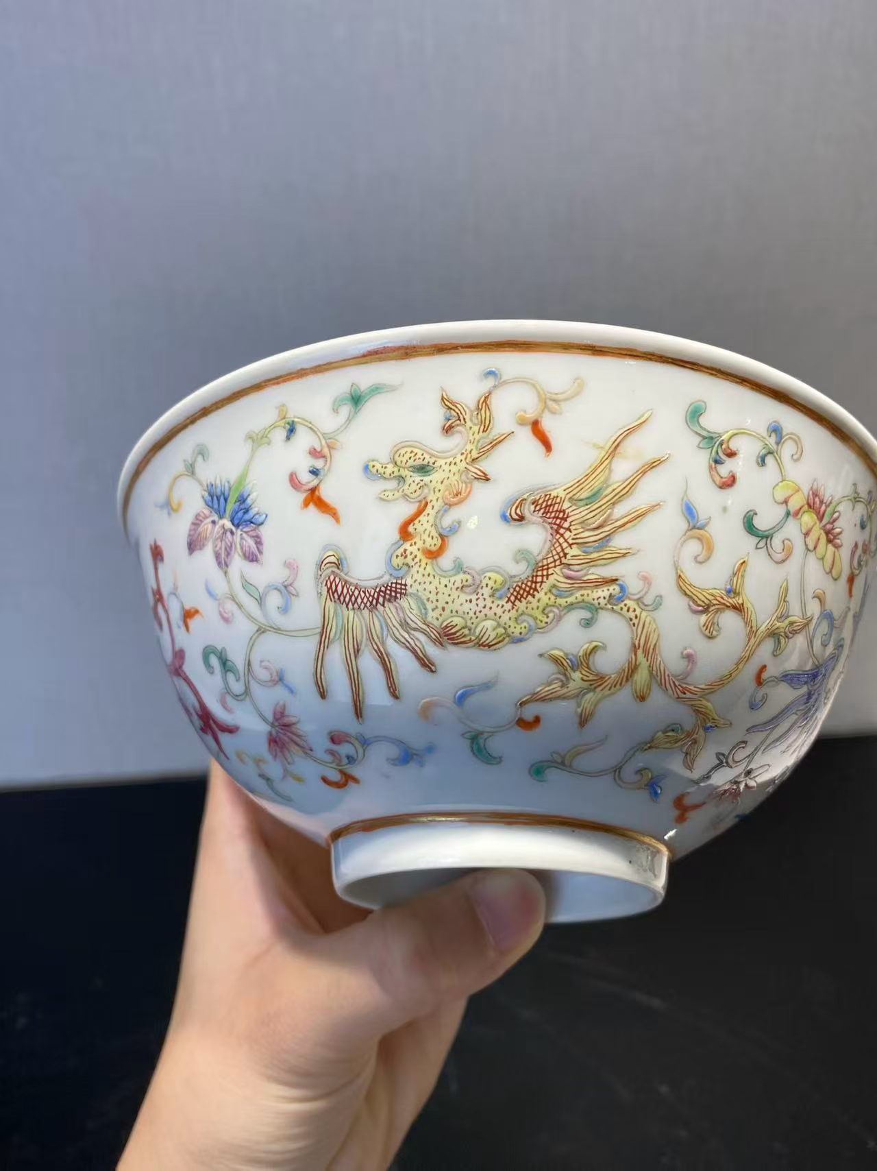 粉彩夔凤纹碗