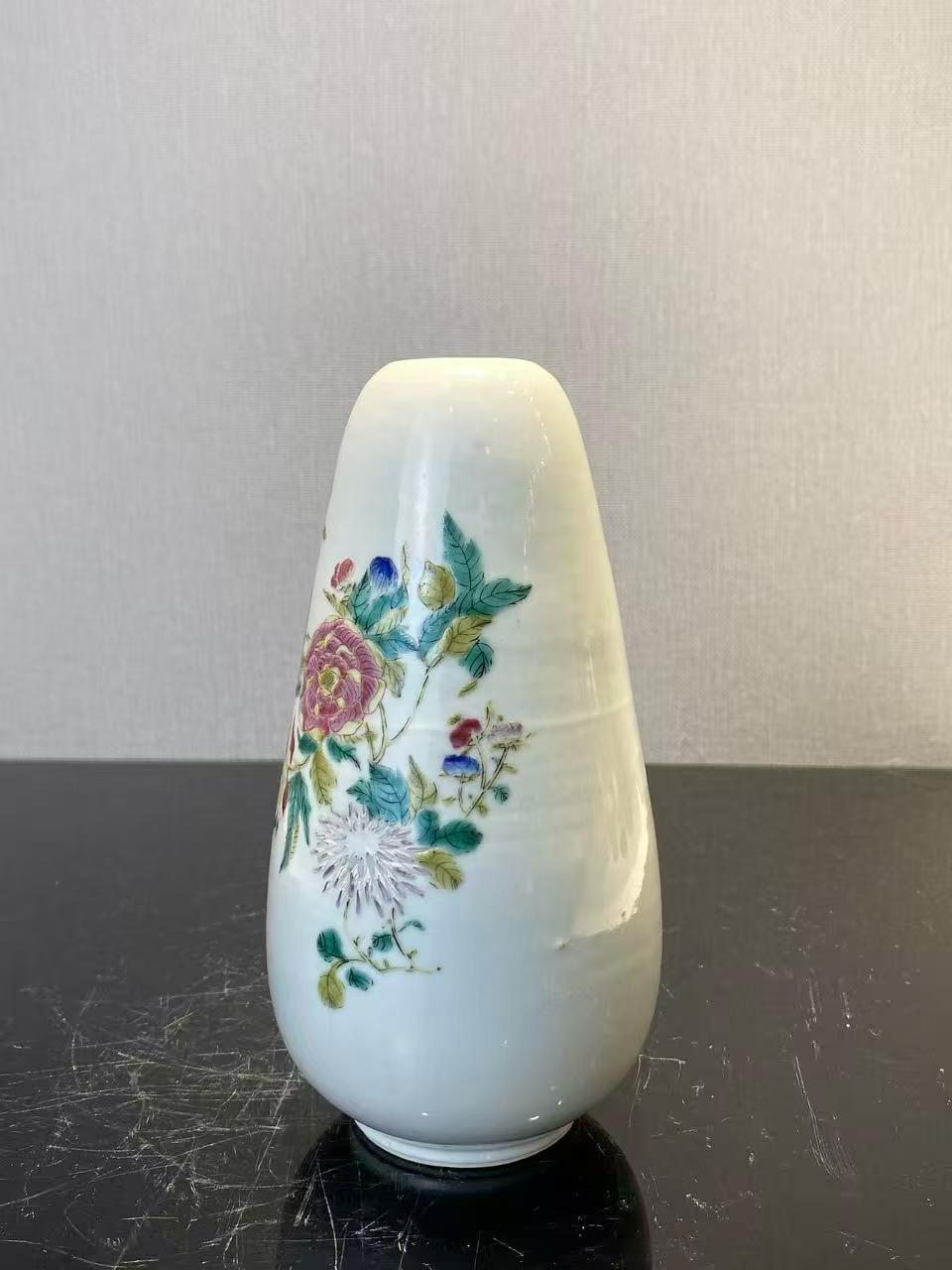 粉彩折枝花卉纹玉米瓶