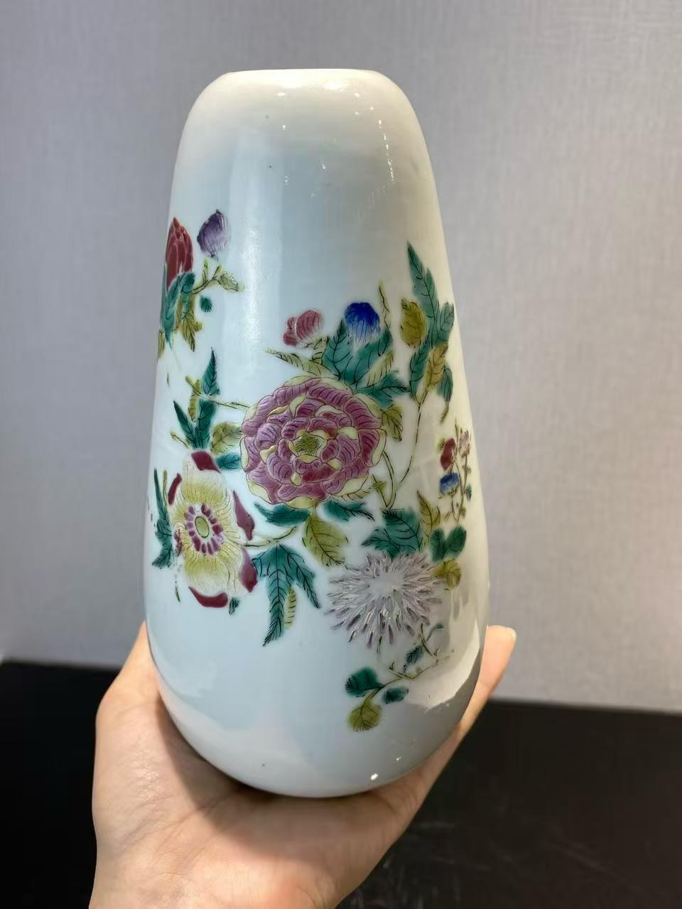 粉彩折枝花卉纹玉米瓶