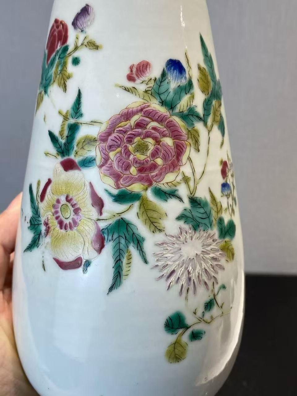 粉彩折枝花卉纹玉米瓶