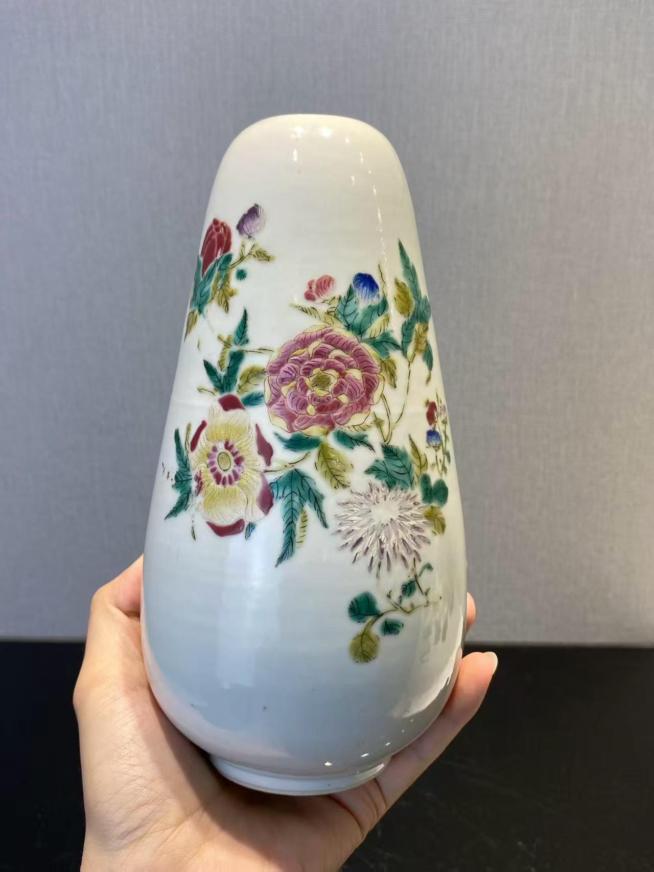 粉彩折枝花卉纹玉米瓶