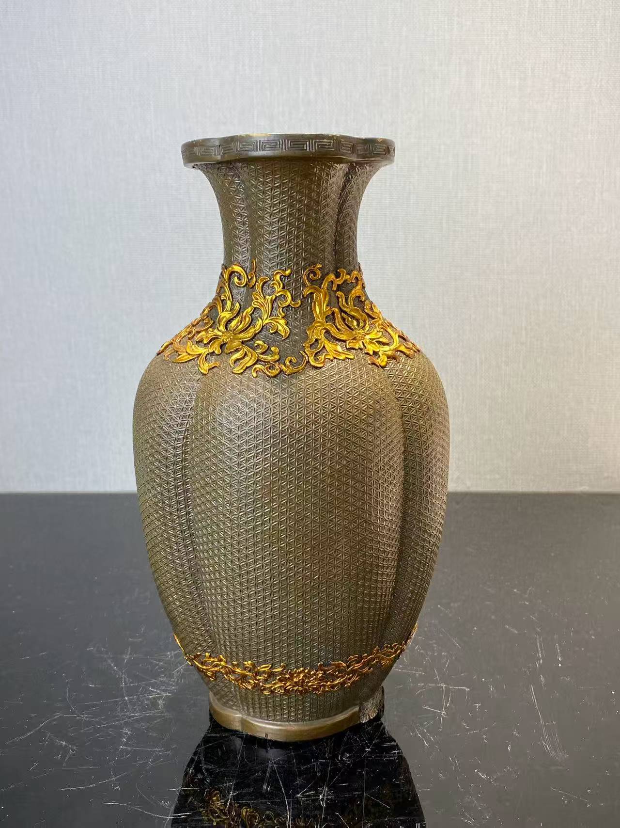 木胎加漆描金秋菊图海棠口瓶