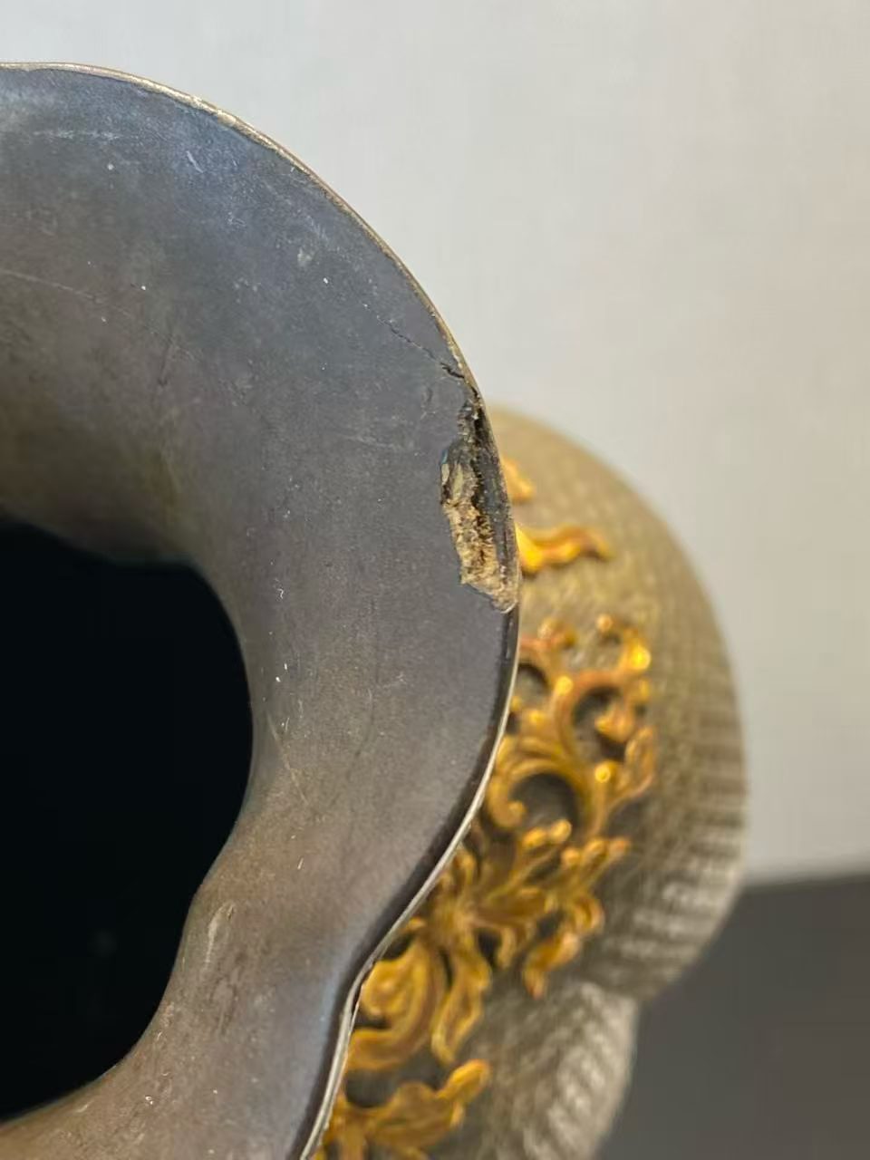 木胎加漆描金秋菊图海棠口瓶