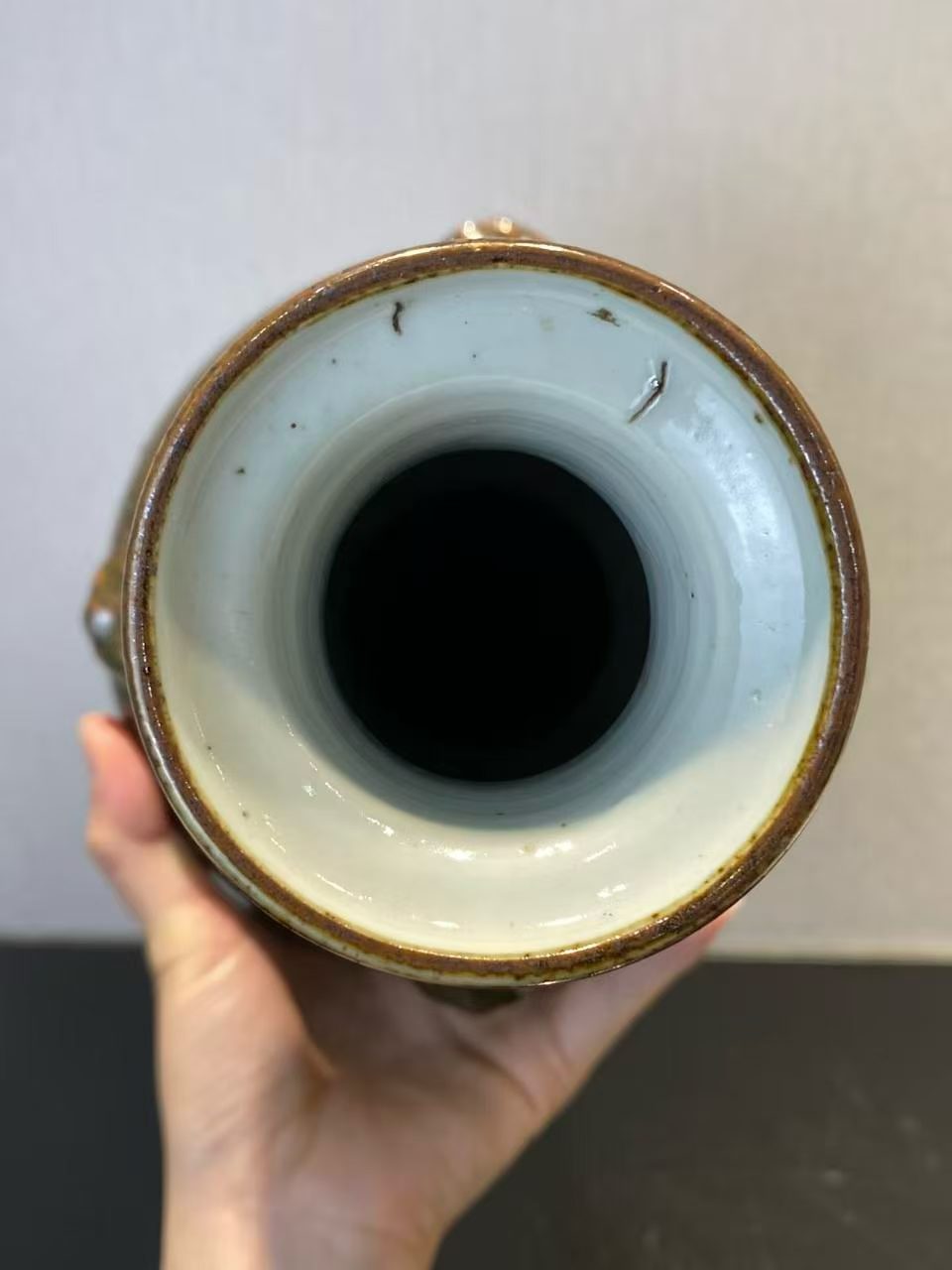 茶叶末釉堆塑瑞兽葫芦瓶