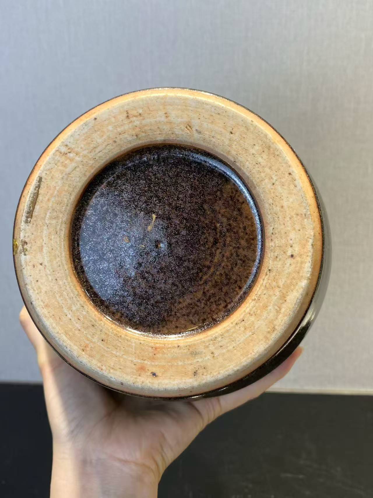 茶叶末釉堆塑瑞兽葫芦瓶