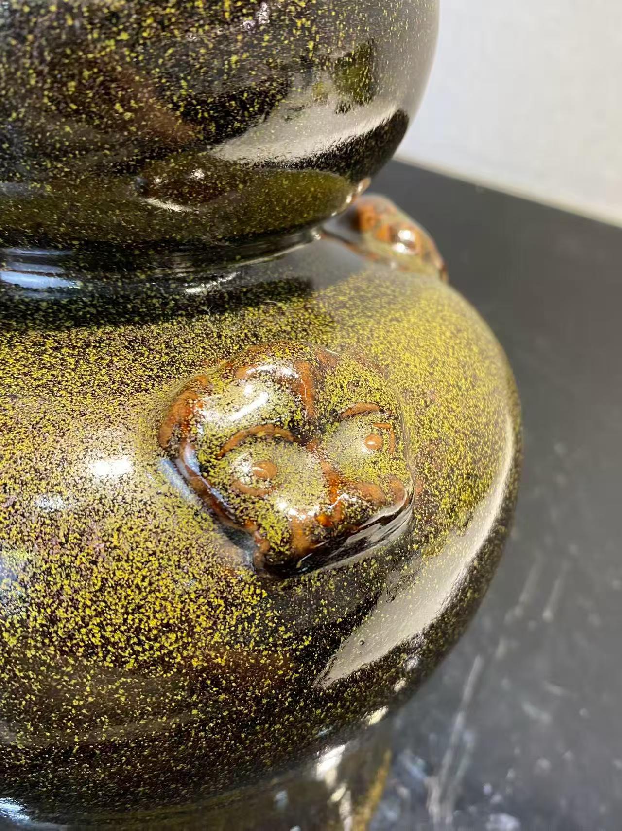 茶叶末釉堆塑瑞兽葫芦瓶