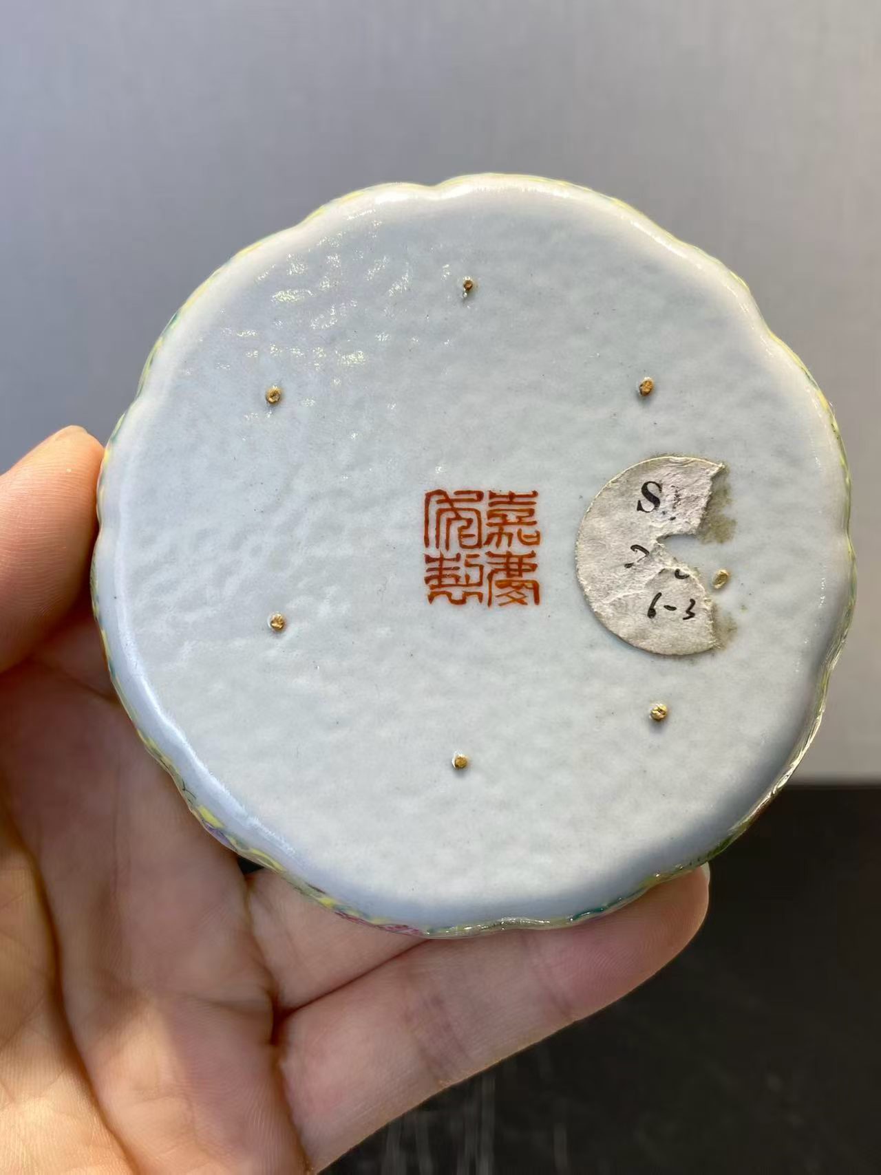 粉彩锦地缠枝莲纹小调色盘