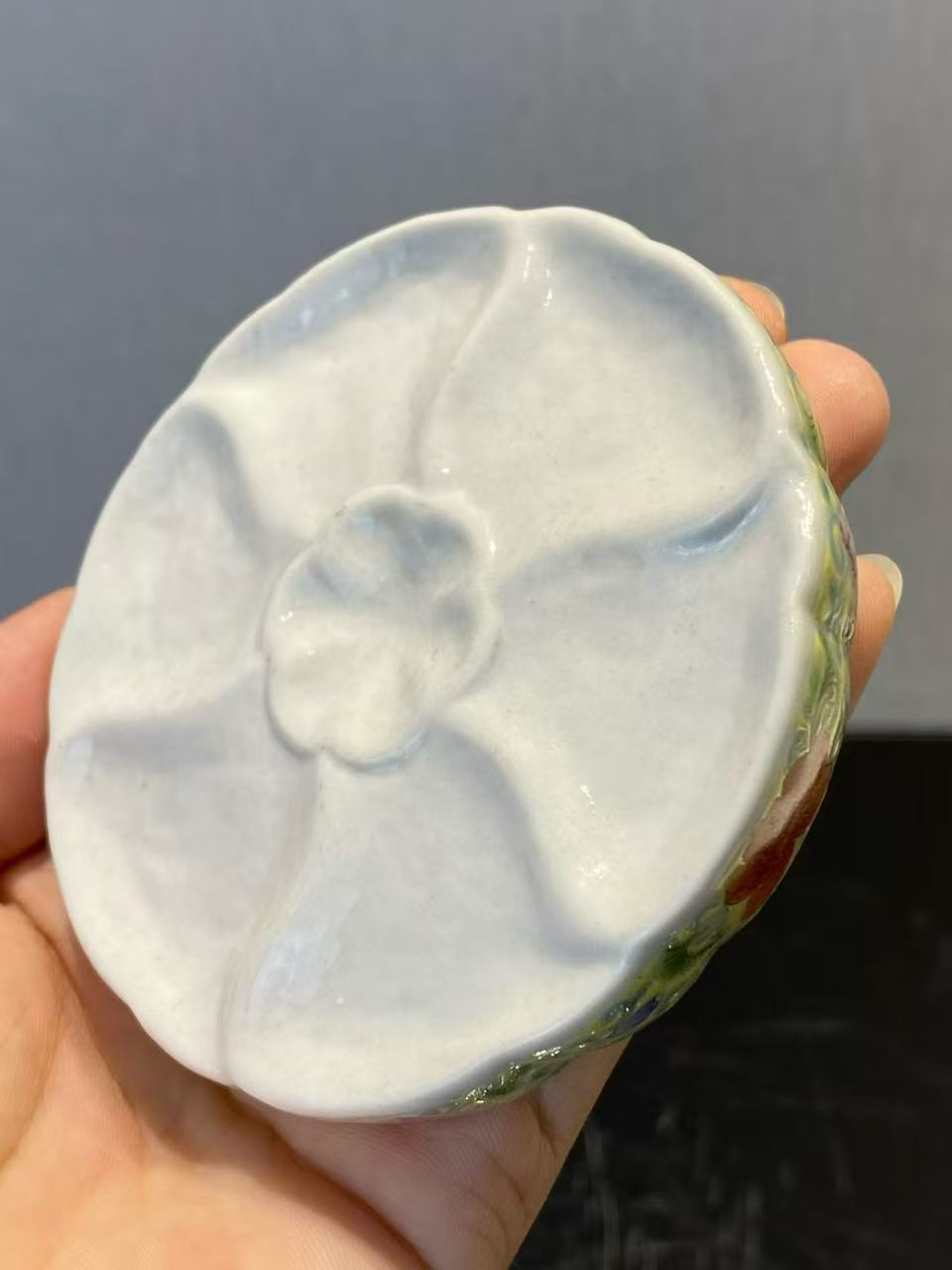 粉彩锦地缠枝莲纹小调色盘