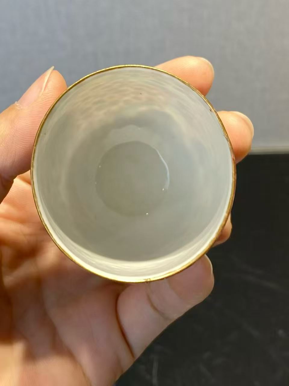 薄胎珐琅彩百蝶纹铃铛杯