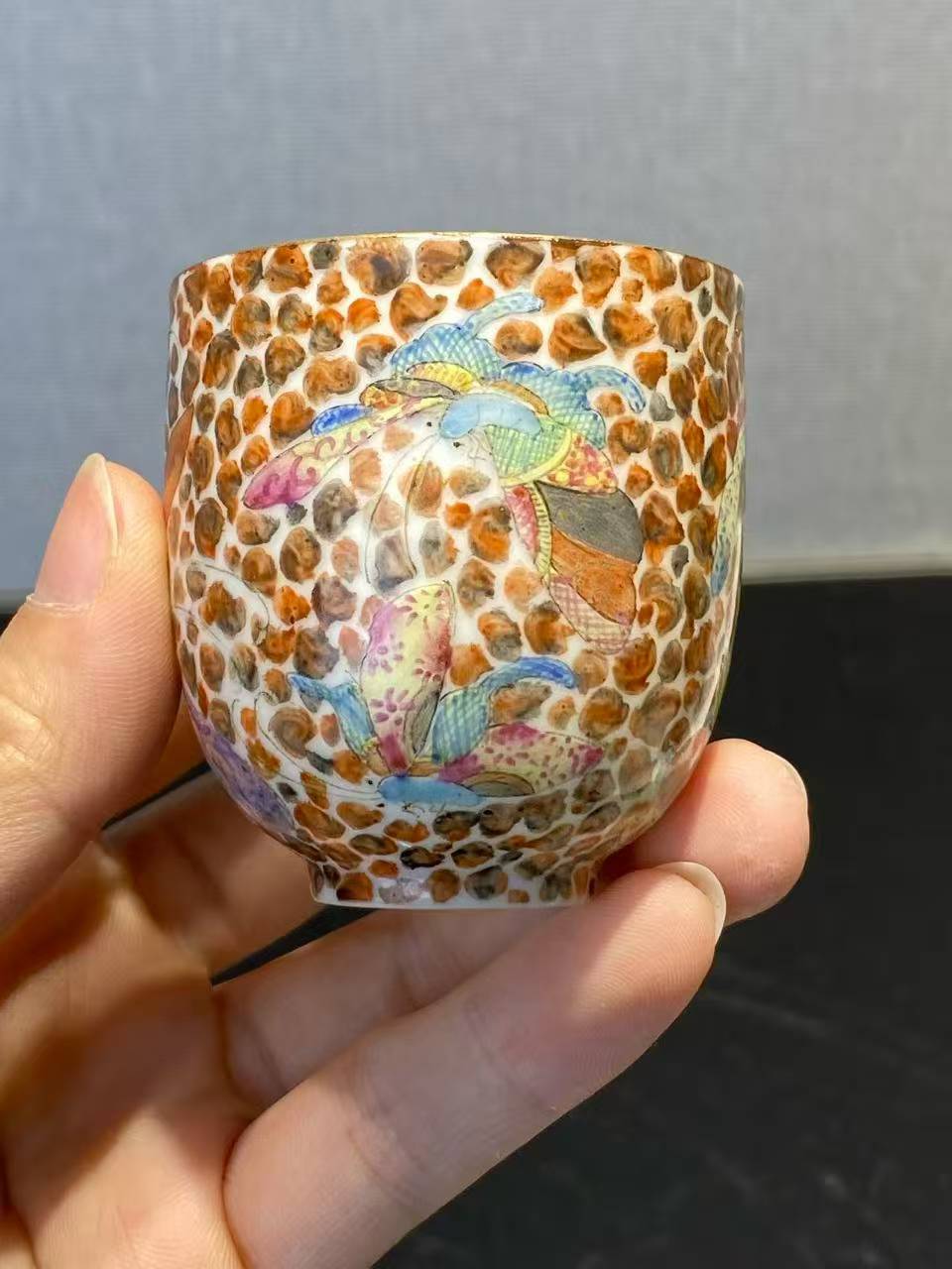 薄胎珐琅彩百蝶纹铃铛杯
