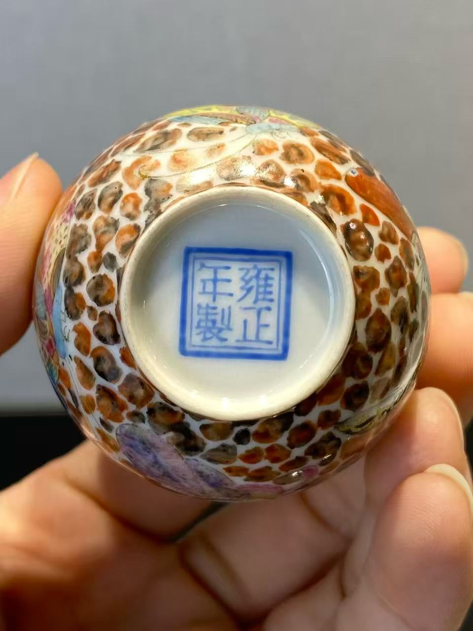 薄胎珐琅彩百蝶纹铃铛杯